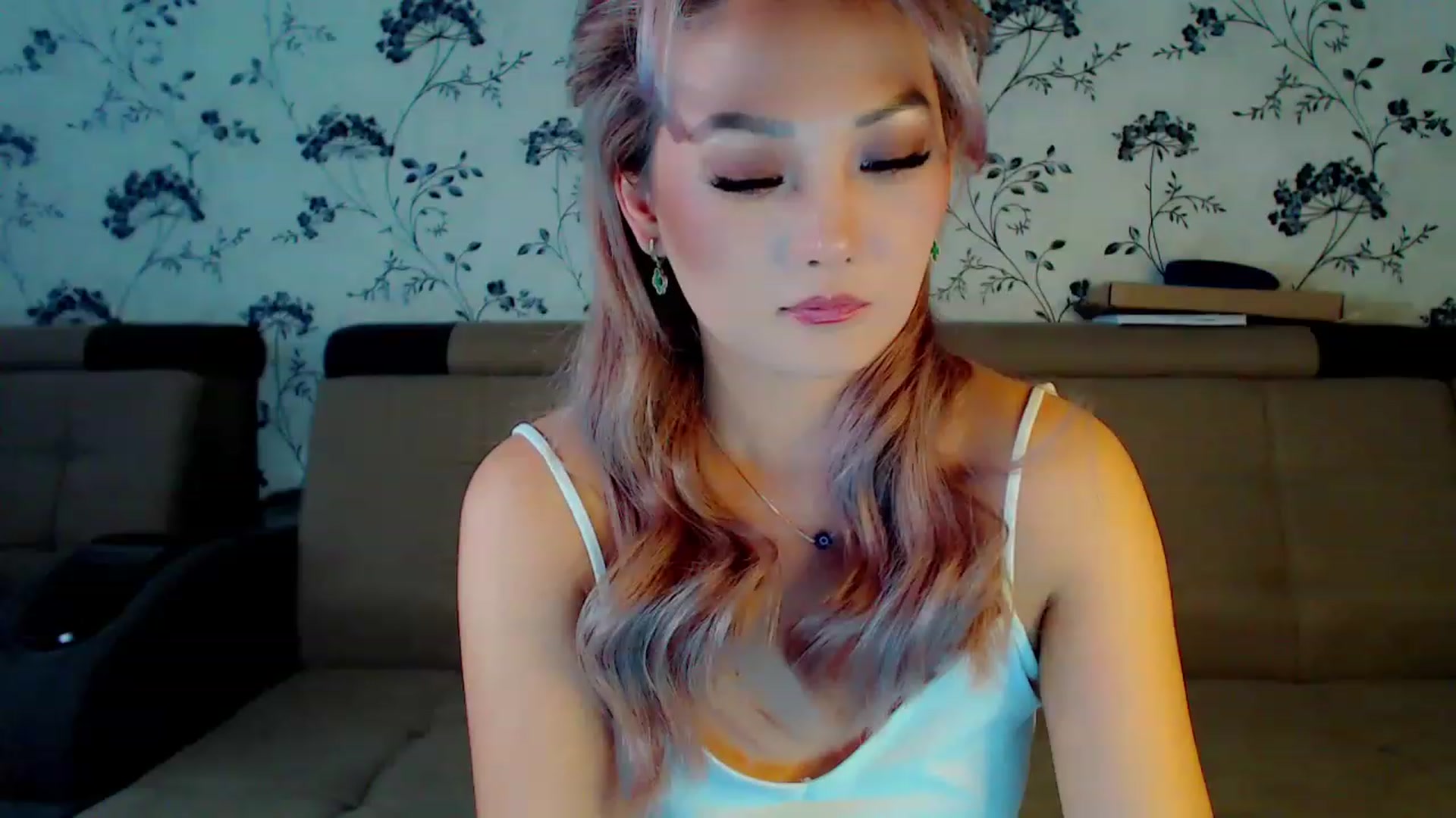Gallery image thumbnail from Oiuysgdb's myfreecams stream on, 12/10/2022, 11:02 image 8 of 20