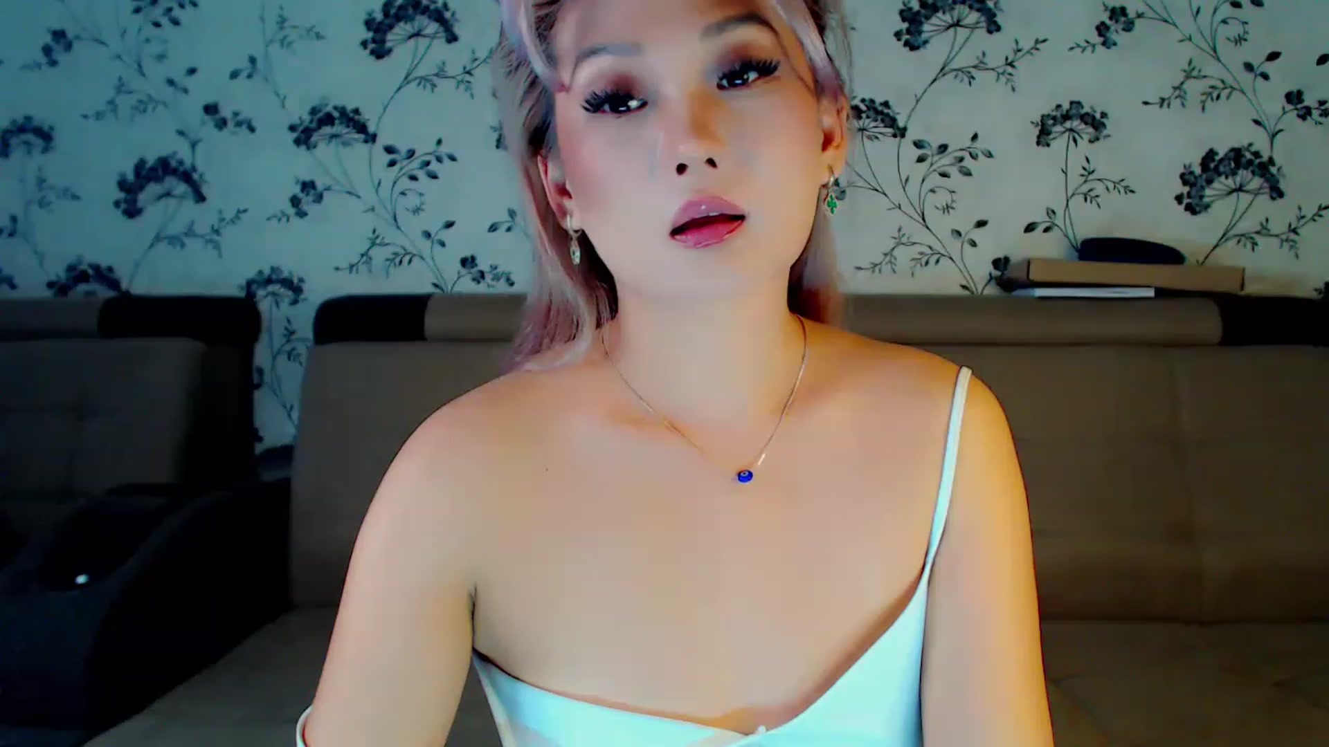 Gallery image thumbnail from Oiuysgdb's myfreecams stream on, 12/10/2022, 11:02 image 19 of 20