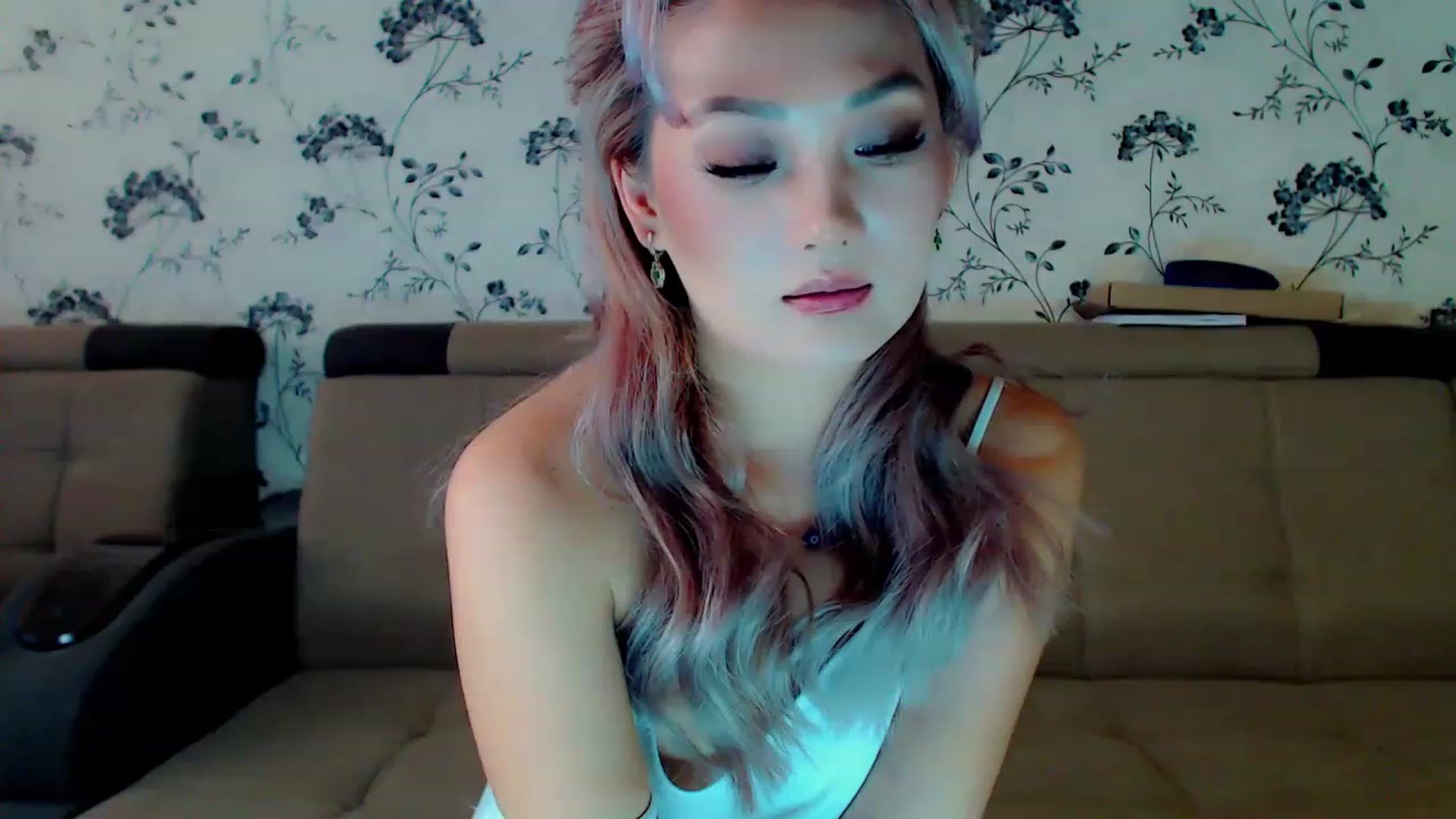 Gallery image thumbnail from Oiuysgdb's myfreecams stream on, 12/10/2022, 11:02 image 3 of 20
