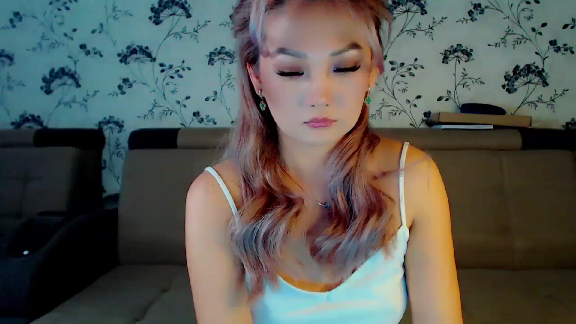 Gallery image thumbnail from Oiuysgdb's myfreecams stream on, 12/10/2022, 11:02 image 9 of 20
