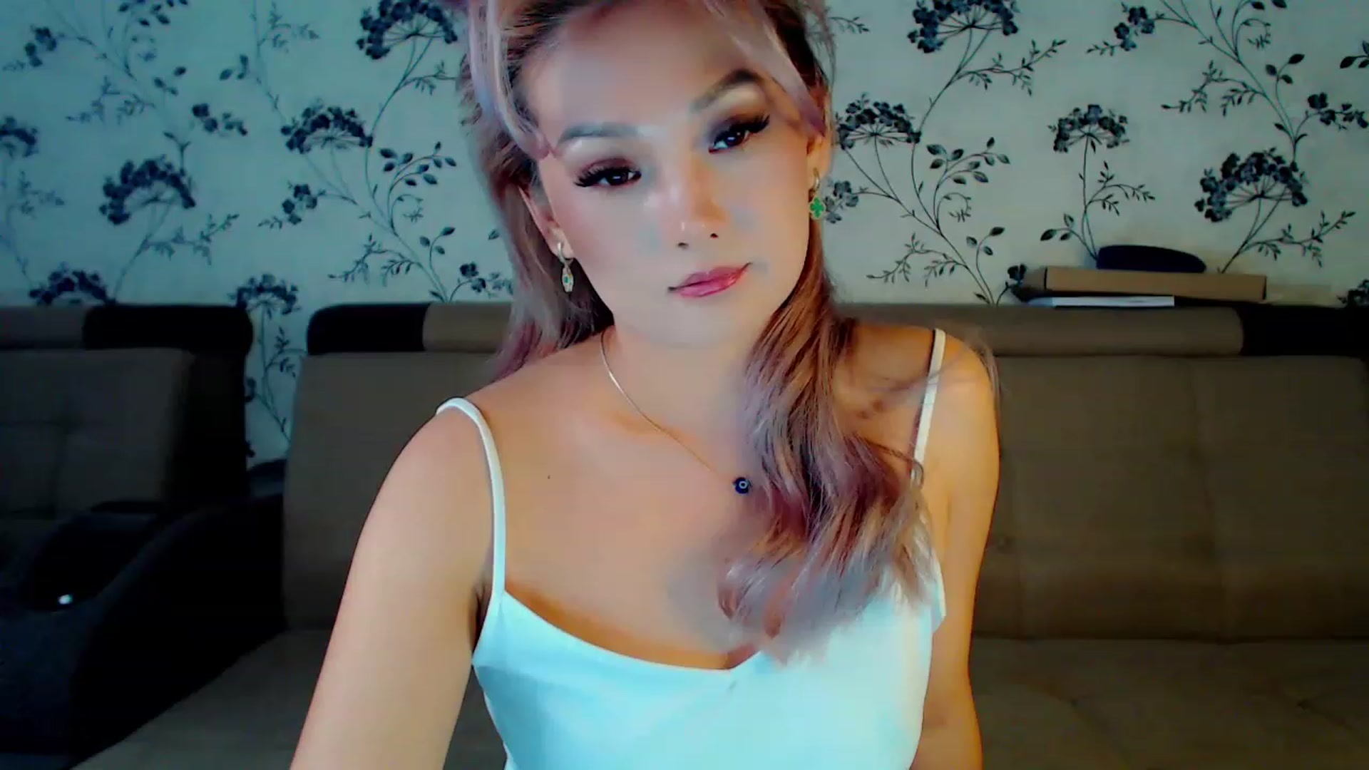 Gallery image thumbnail from Oiuysgdb's myfreecams stream on, 12/10/2022, 11:02 image 13 of 20