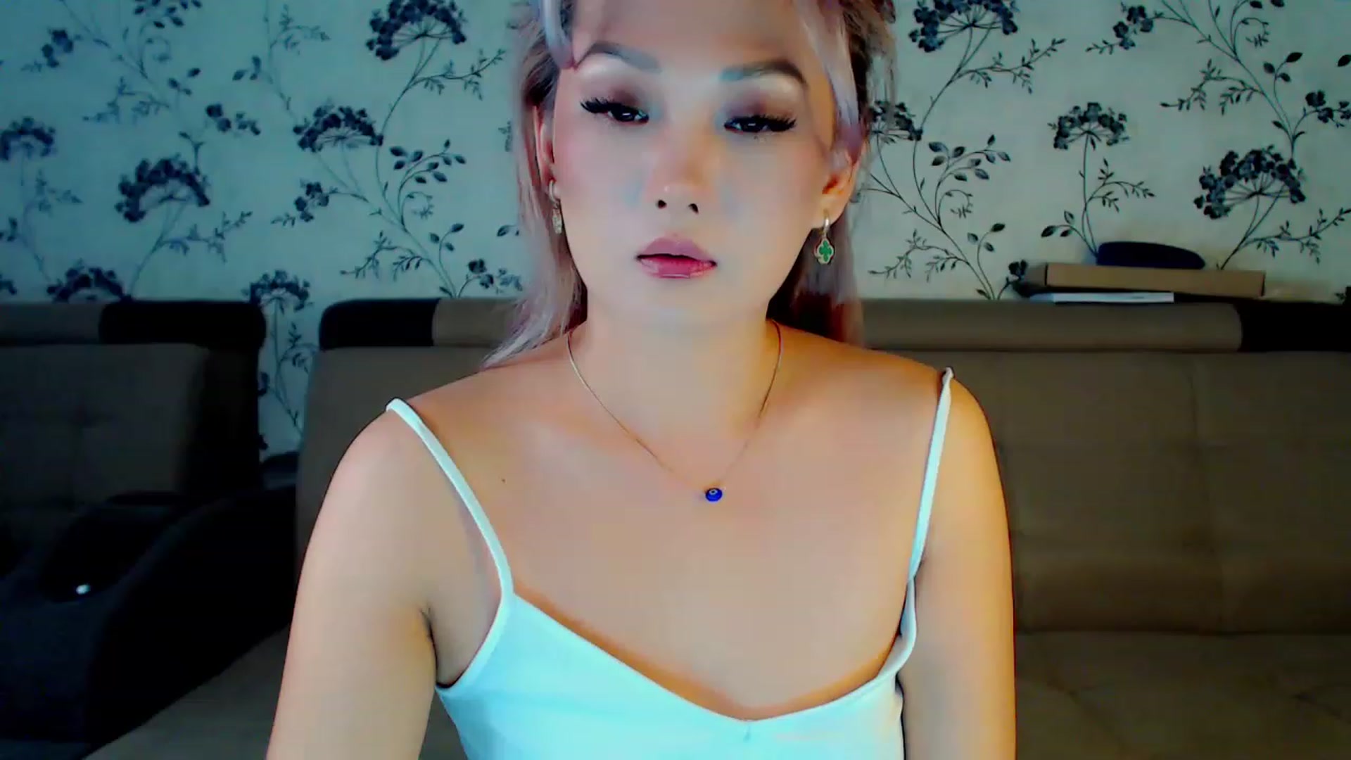 Gallery image thumbnail from Oiuysgdb's myfreecams stream on, 12/10/2022, 11:02 image 17 of 20