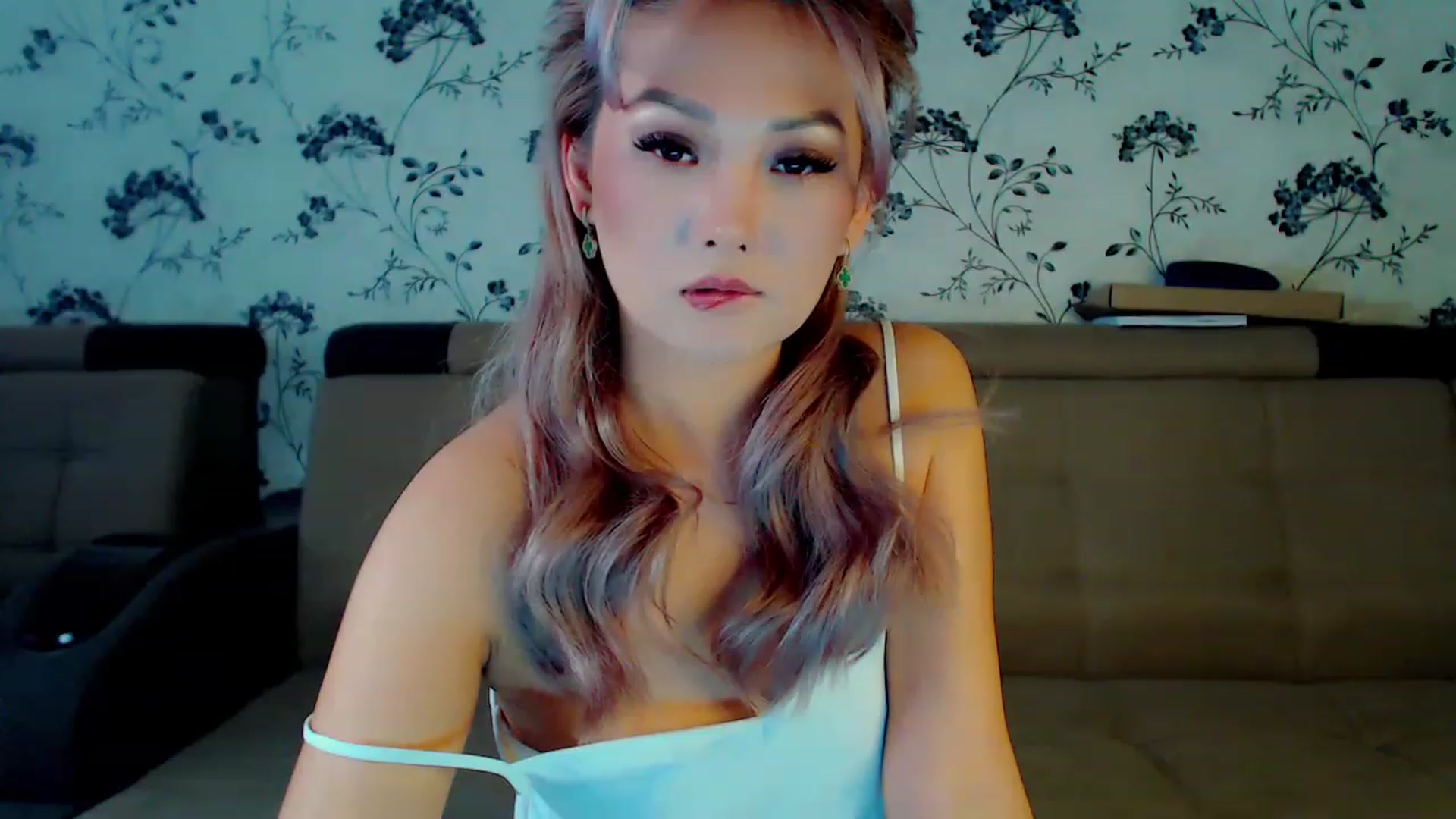Gallery image thumbnail from Oiuysgdb's myfreecams stream on, 12/10/2022, 11:02 image 6 of 20