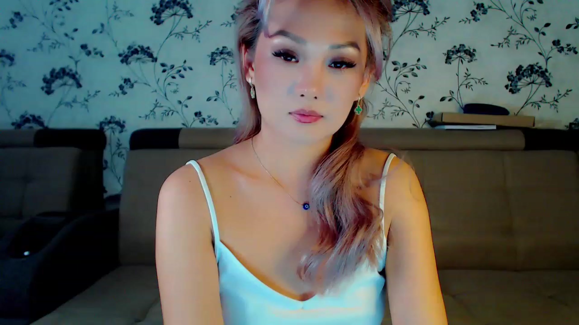 Gallery image thumbnail from Oiuysgdb's myfreecams stream on, 12/10/2022, 11:02 image 12 of 20