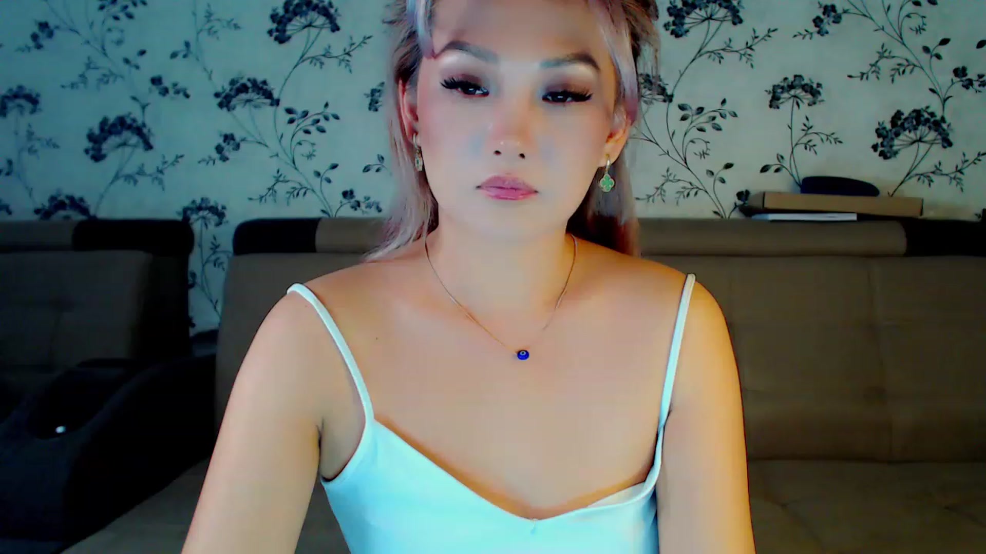 Gallery image thumbnail from Oiuysgdb's myfreecams stream on, 12/10/2022, 11:02 image 18 of 20