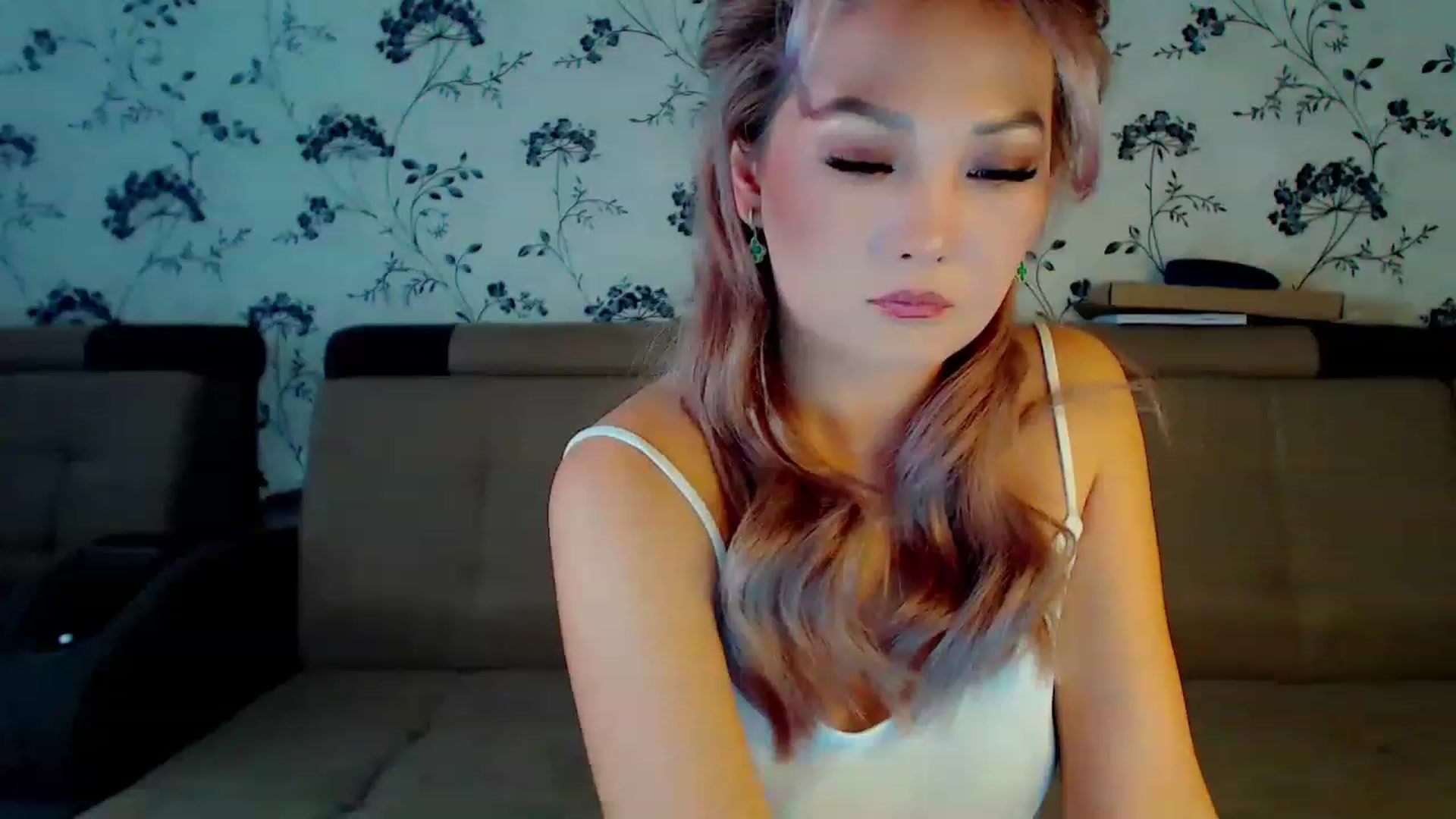 Gallery image thumbnail from Oiuysgdb's myfreecams stream on, 12/10/2022, 11:02 image 10 of 20