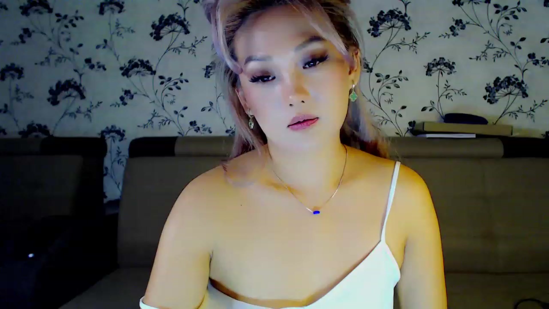 Gallery image thumbnail from Oiuysgdb's myfreecams stream on, 12/10/2022, 12:29 image 11 of 20