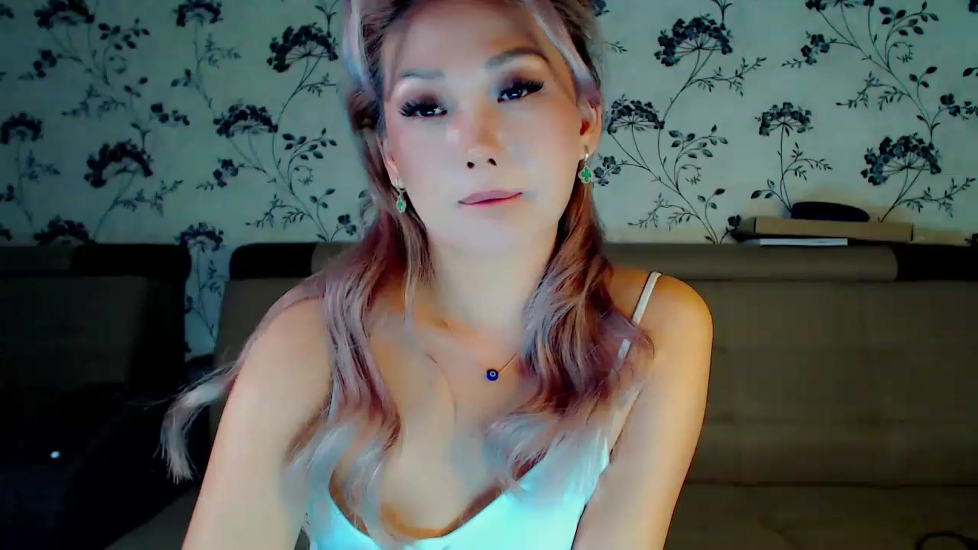 Gallery image thumbnail from Oiuysgdb's myfreecams stream on, 12/10/2022, 12:29 image 16 of 20