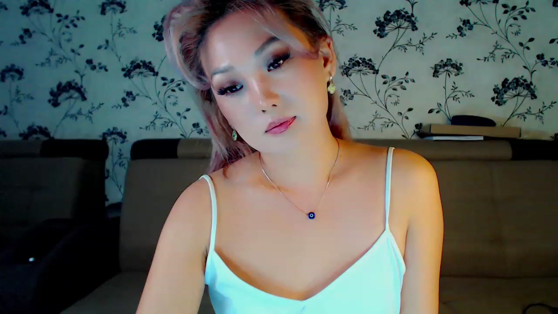 Gallery image thumbnail from Oiuysgdb's myfreecams stream on, 12/10/2022, 12:29 image 2 of 20