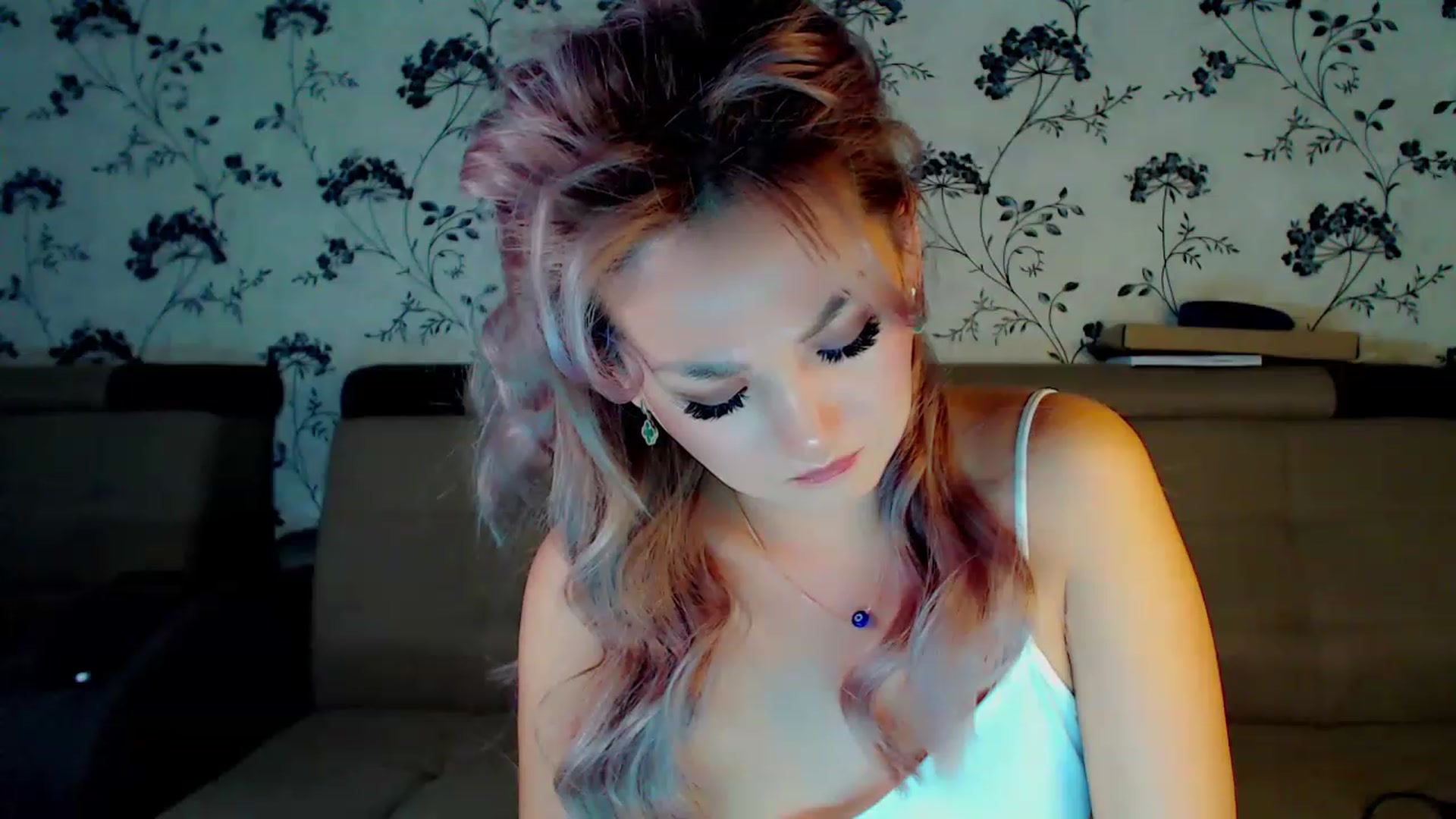 Gallery image thumbnail from Oiuysgdb's myfreecams stream on, 12/10/2022, 12:29 image 5 of 20