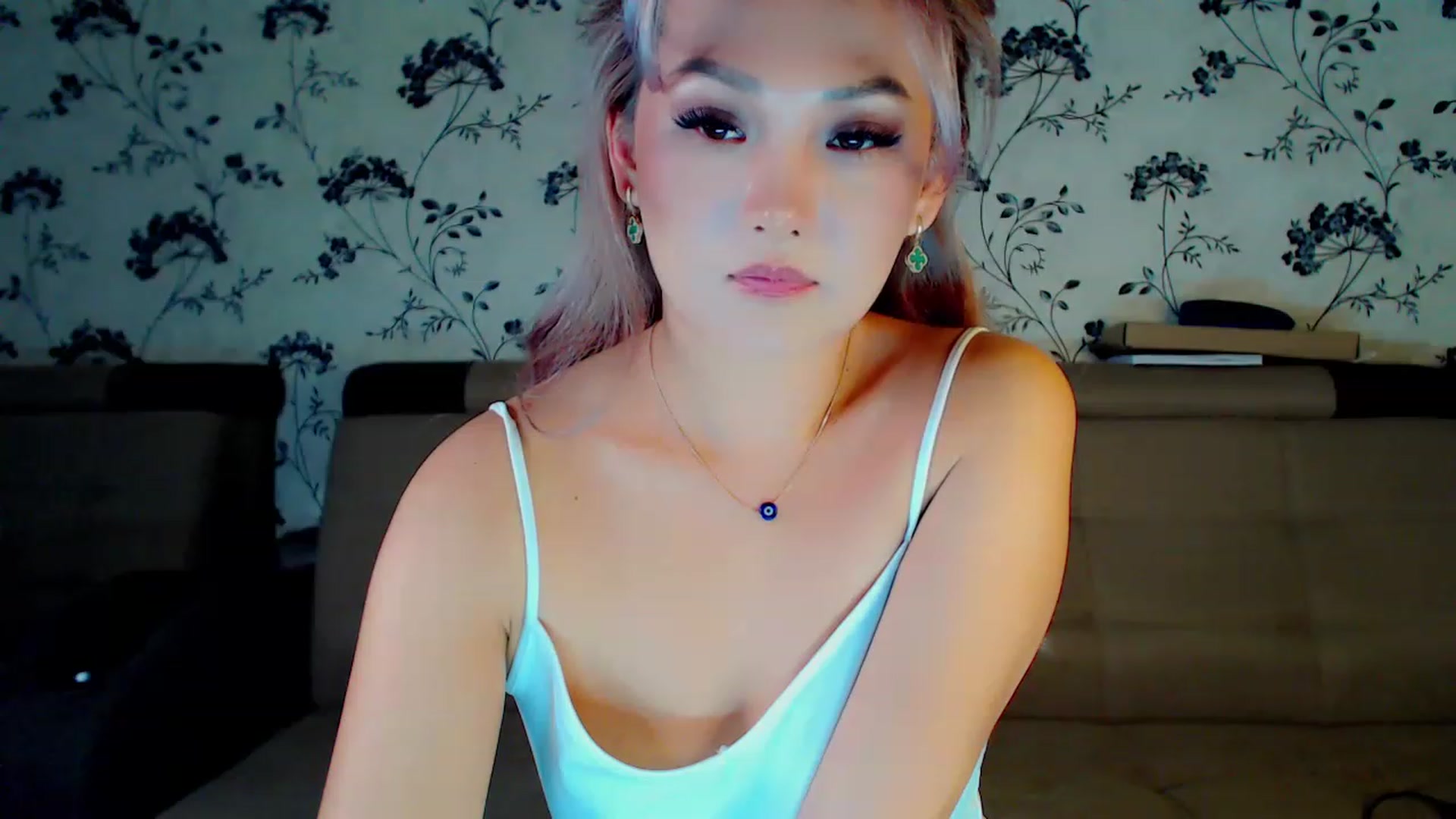 Gallery image thumbnail from Oiuysgdb's myfreecams stream on, 12/10/2022, 12:29 image 9 of 20