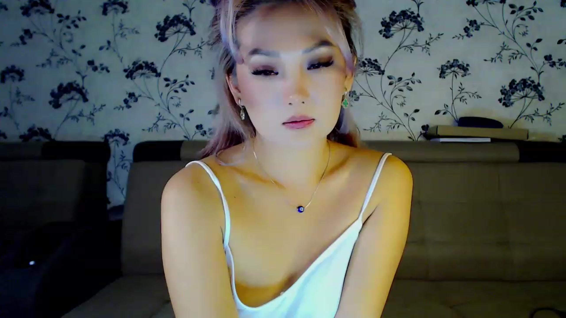 Gallery image thumbnail from Oiuysgdb's myfreecams stream on, 12/10/2022, 12:29 image 7 of 20