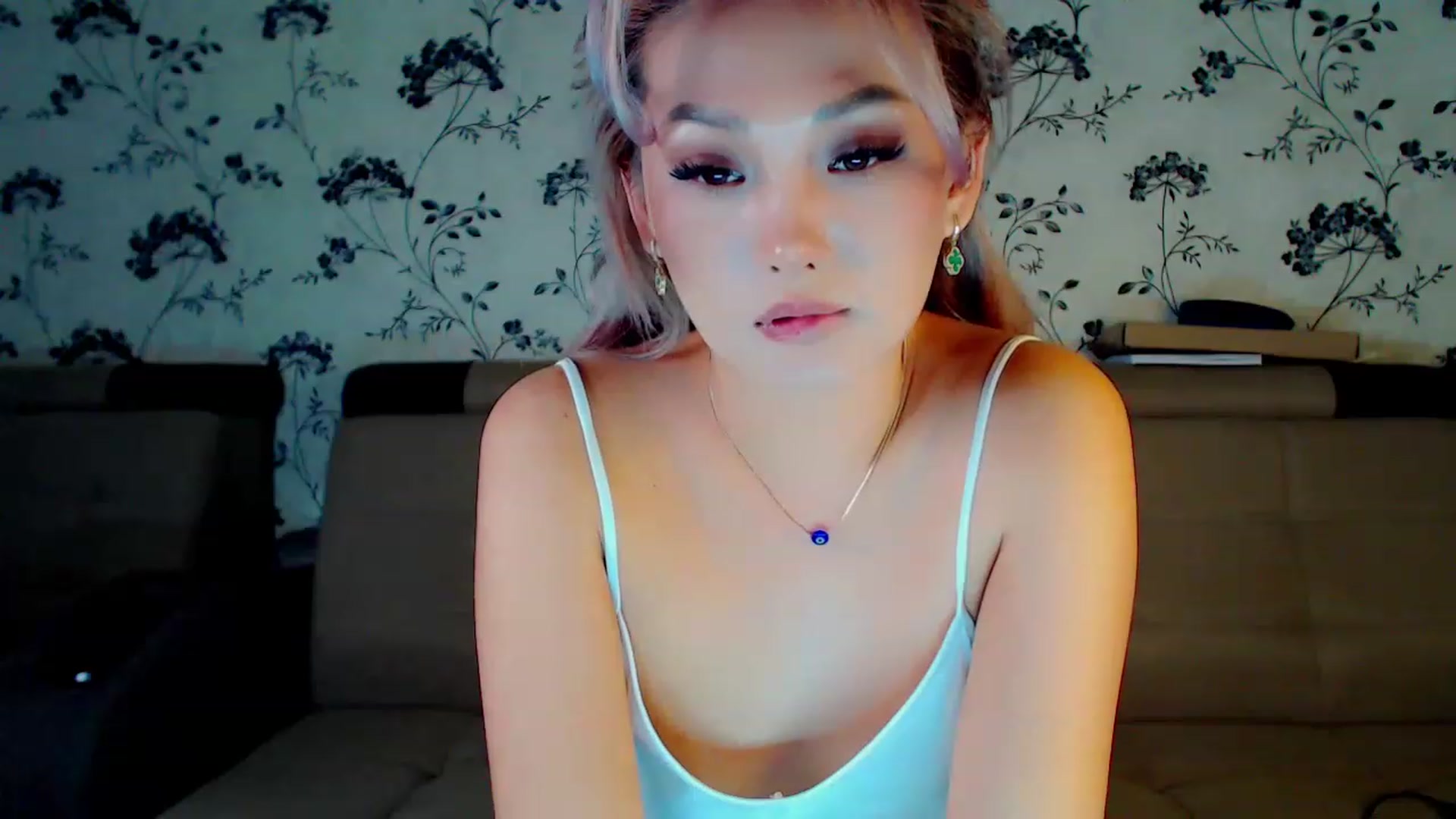 Gallery image thumbnail from Oiuysgdb's myfreecams stream on, 12/10/2022, 12:29 image 6 of 20