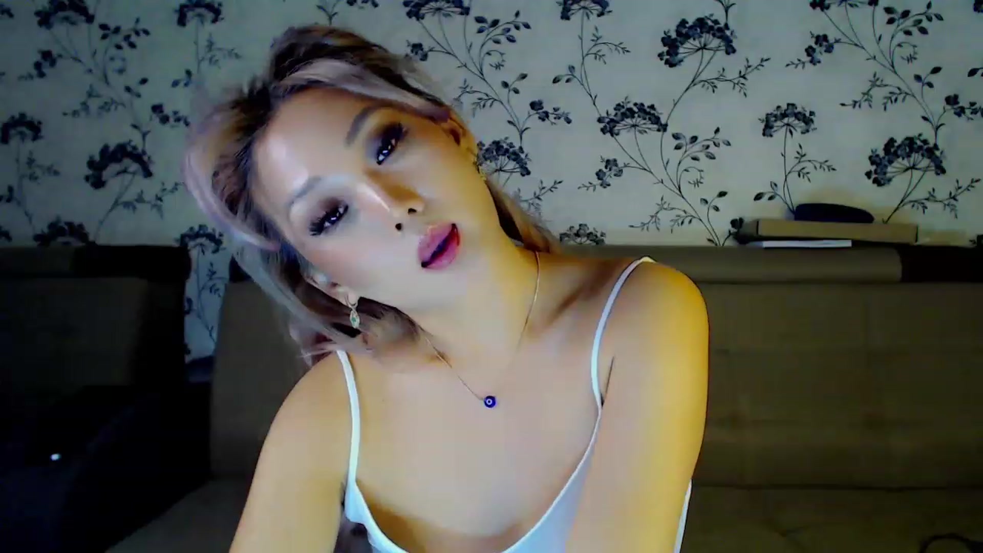 Gallery image thumbnail from Oiuysgdb's myfreecams stream on, 12/10/2022, 12:29 image 18 of 20