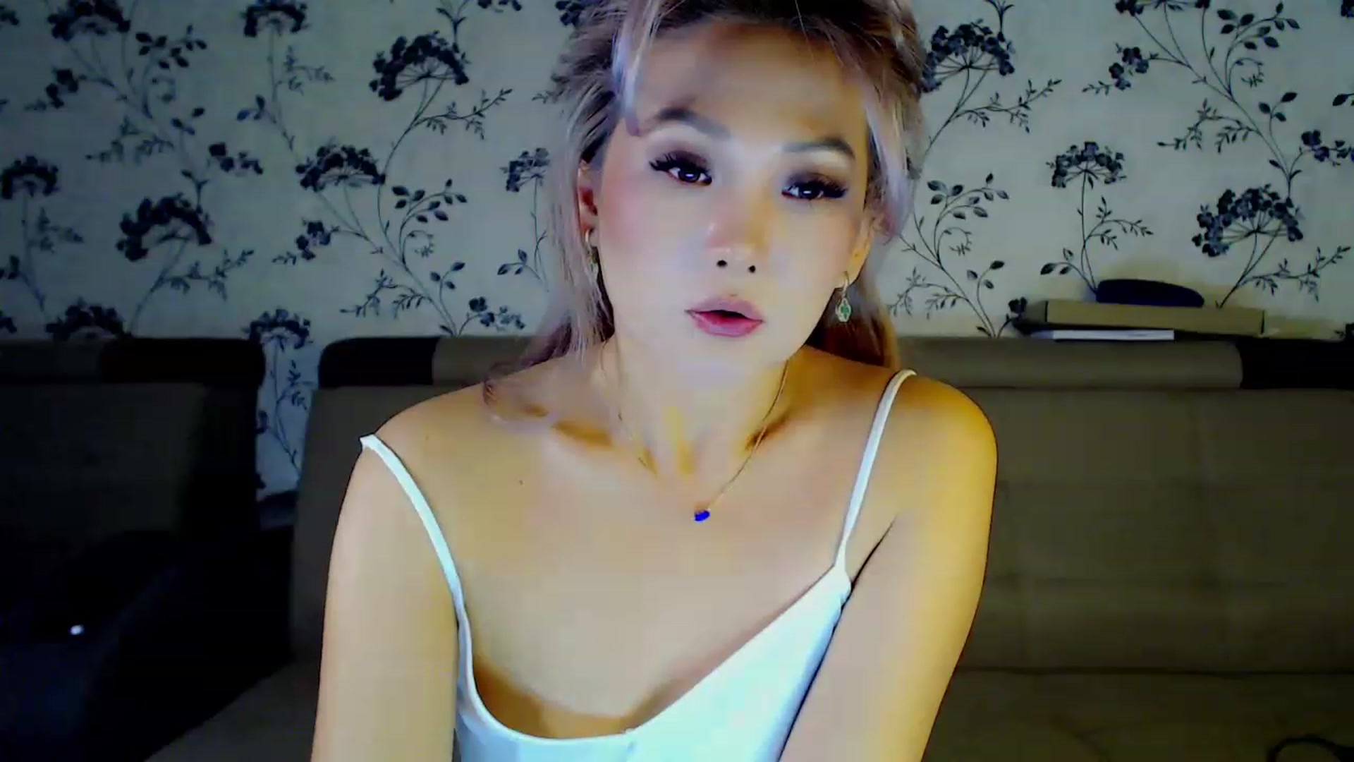 Gallery image thumbnail from Oiuysgdb's myfreecams stream on, 12/10/2022, 12:29 image 10 of 20