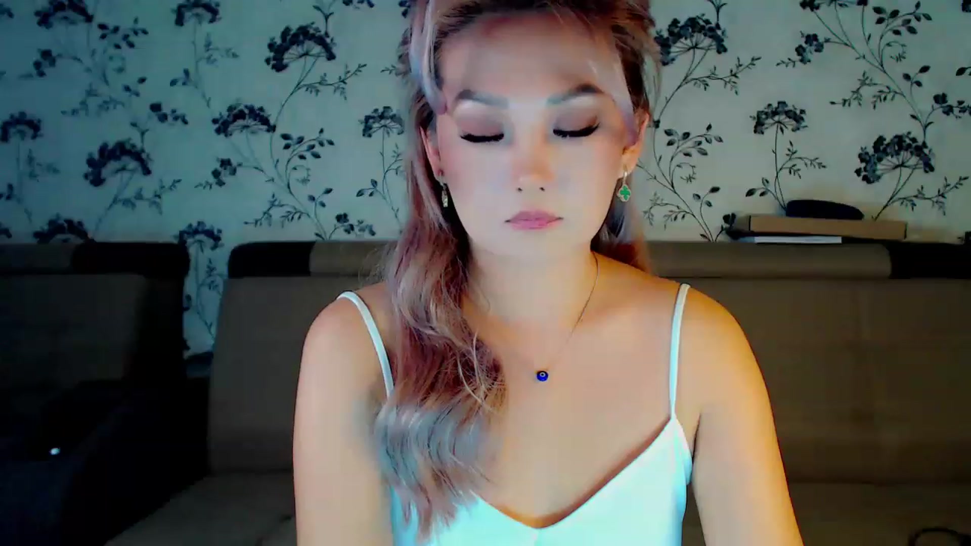 Gallery image thumbnail from Oiuysgdb's myfreecams stream on, 12/10/2022, 12:29 image 3 of 20