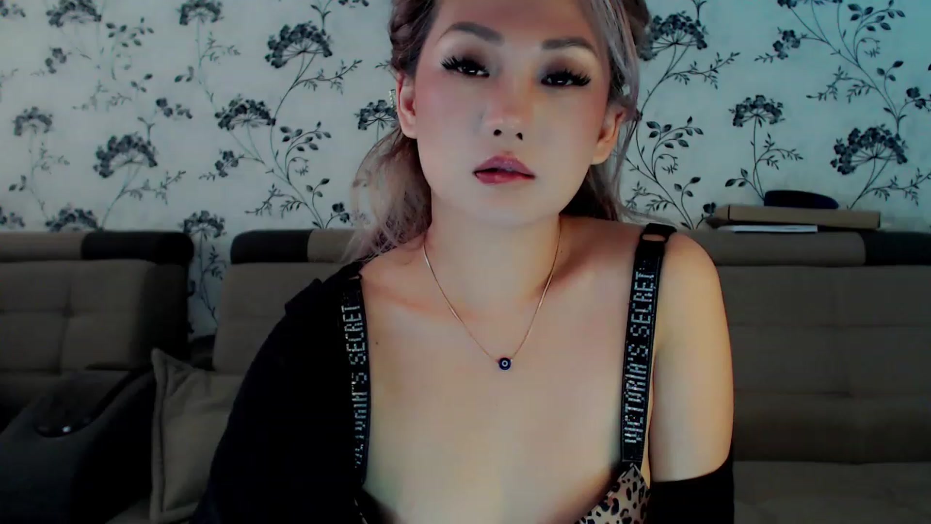 Gallery image thumbnail from Oiuysgdb's myfreecams stream on, 12/11/2022, 10:31 image 11 of 20