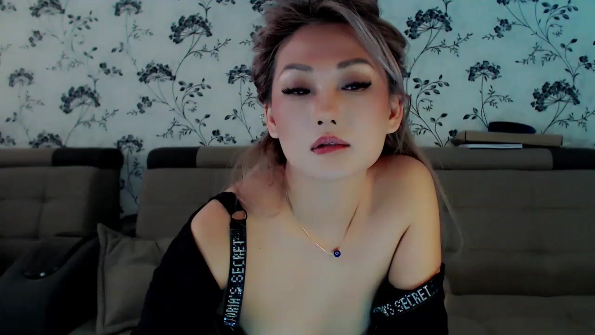 Gallery image thumbnail from Oiuysgdb's myfreecams stream on, 12/11/2022, 10:31 image 12 of 20