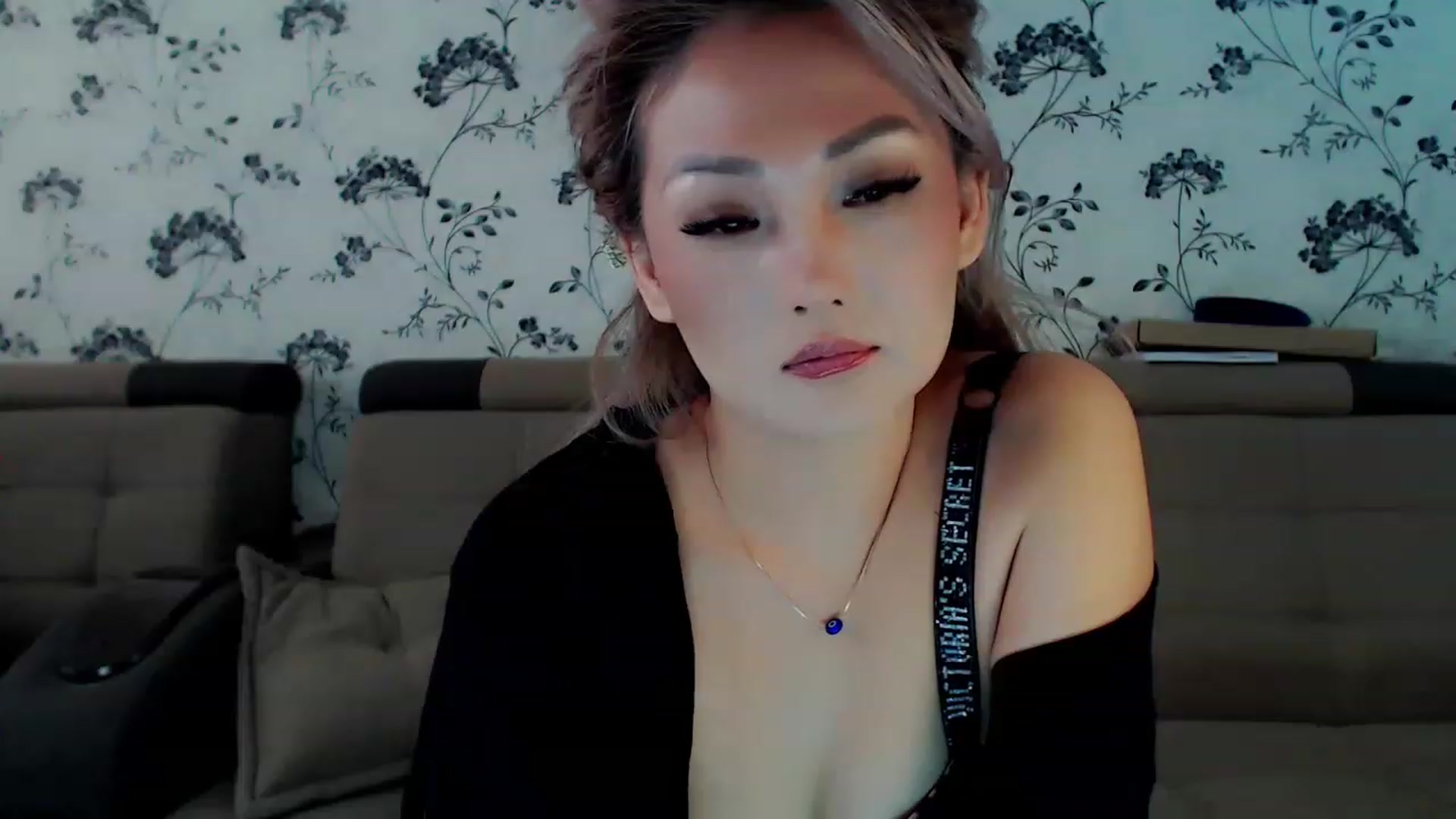 Gallery image thumbnail from Oiuysgdb's myfreecams stream on, 12/11/2022, 10:31 image 8 of 20