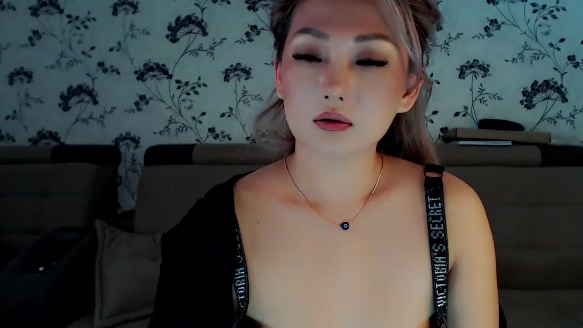 Gallery image thumbnail from Oiuysgdb's myfreecams stream on, 12/11/2022, 11:23 image 1 of 20