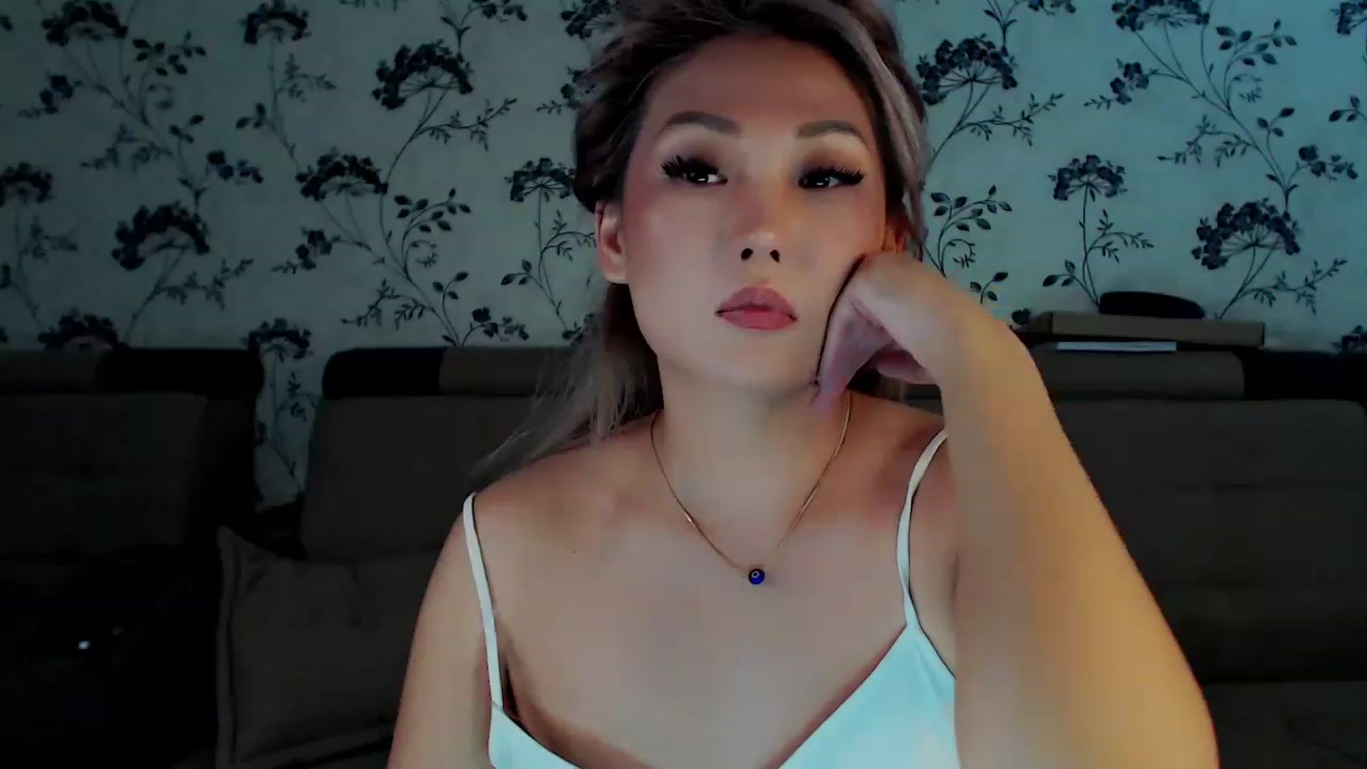 Gallery image thumbnail from Oiuysgdb's myfreecams stream on, 12/11/2022, 12:07 image 12 of 20
