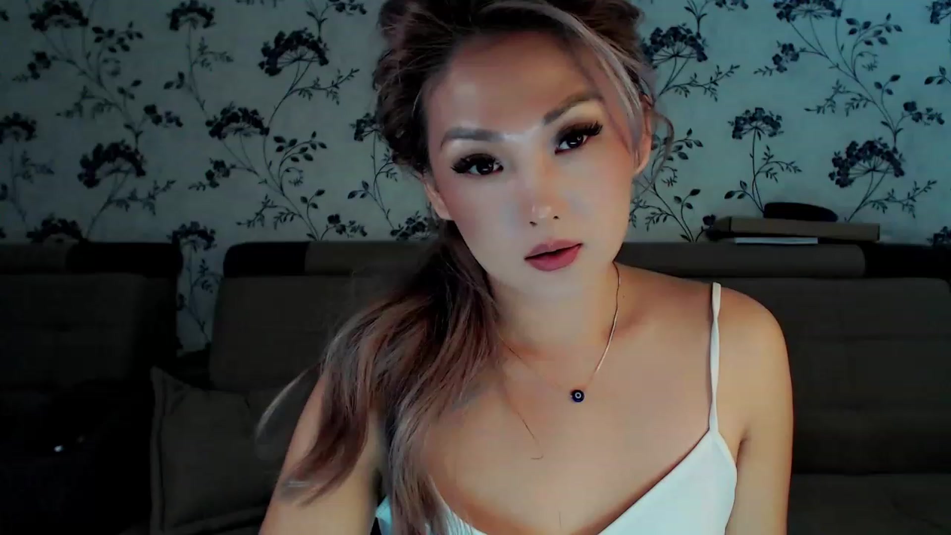 Gallery image thumbnail from Oiuysgdb's myfreecams stream on, 12/11/2022, 12:07 image 10 of 20