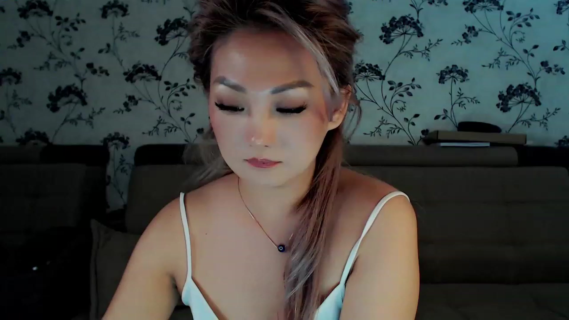 Gallery image thumbnail from Oiuysgdb's myfreecams stream on, 12/11/2022, 12:07 image 7 of 20