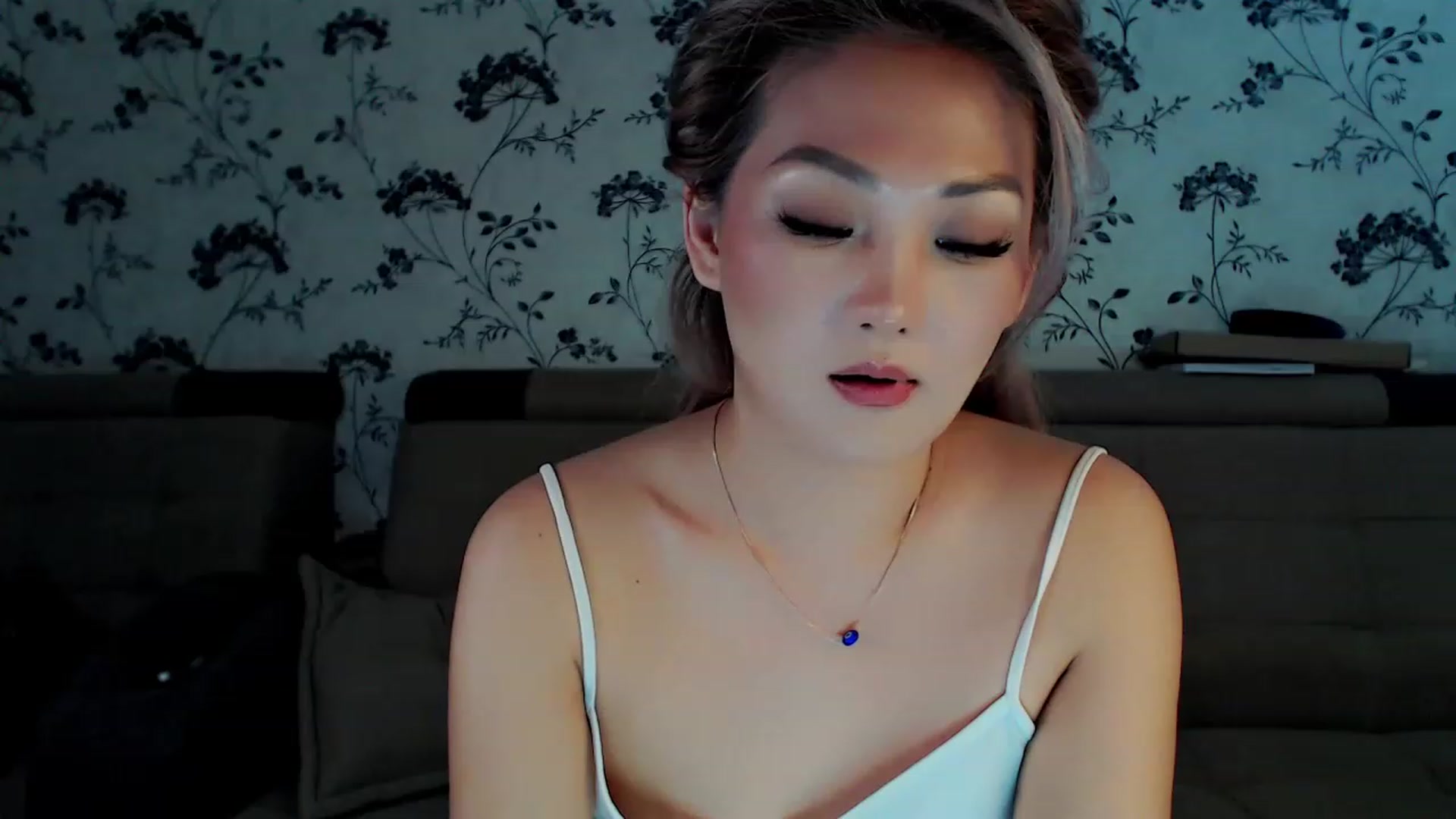 Gallery image thumbnail from Oiuysgdb's myfreecams stream on, 12/11/2022, 12:07 image 19 of 20