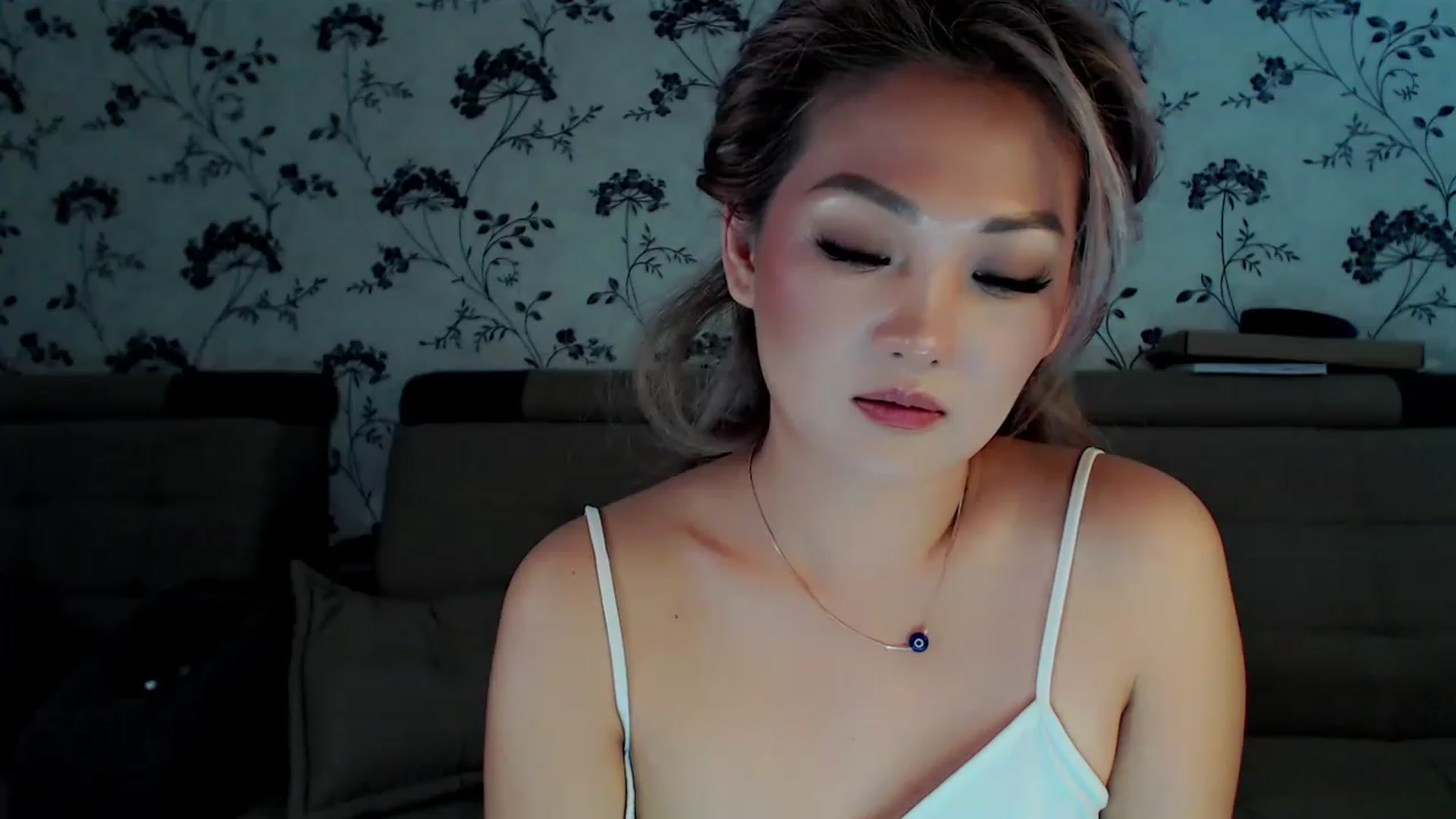Gallery image thumbnail from Oiuysgdb's myfreecams stream on, 12/11/2022, 13:01 image 16 of 20