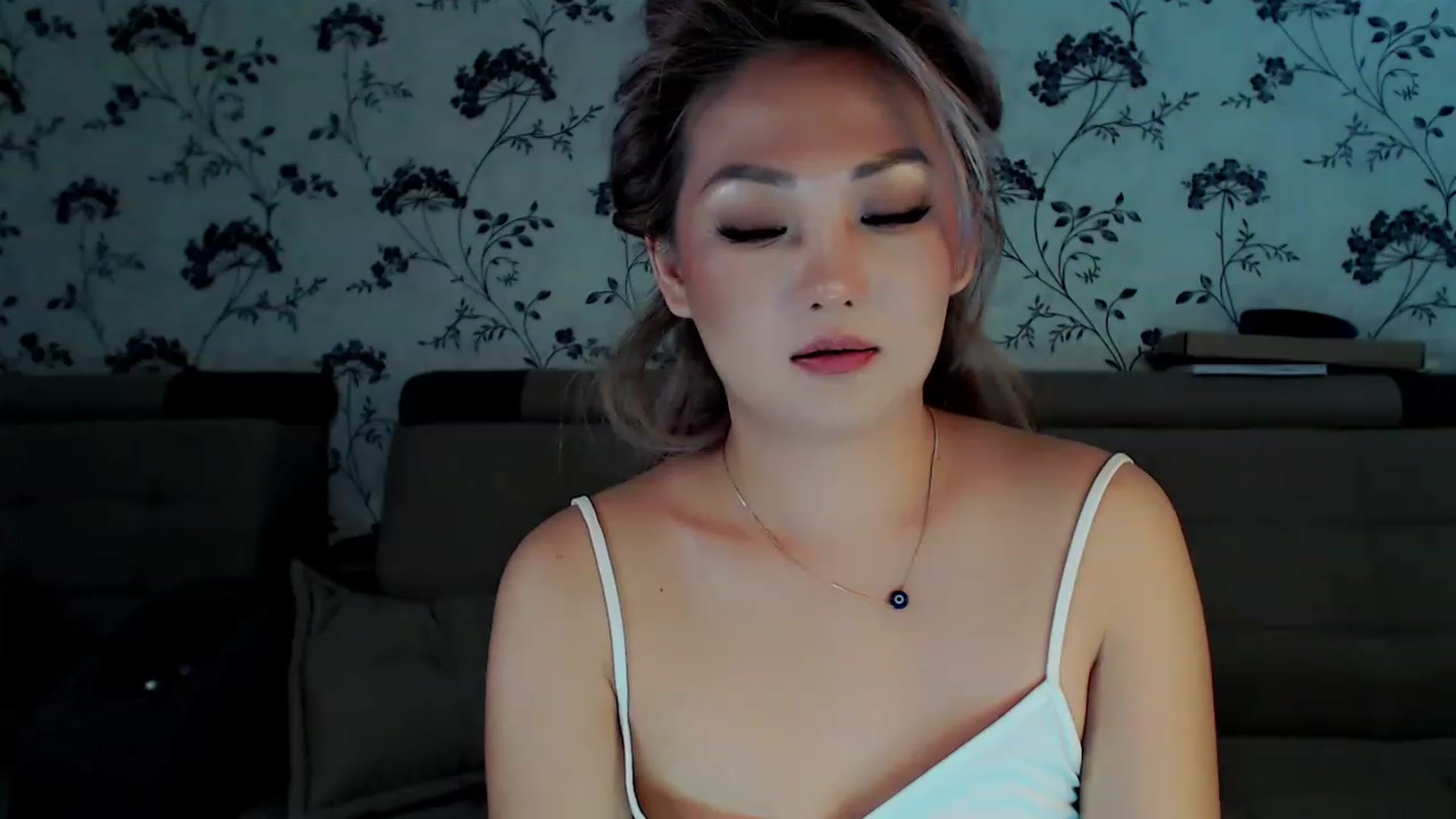 Gallery image thumbnail from Oiuysgdb's myfreecams stream on, 12/11/2022, 13:01 image 15 of 20