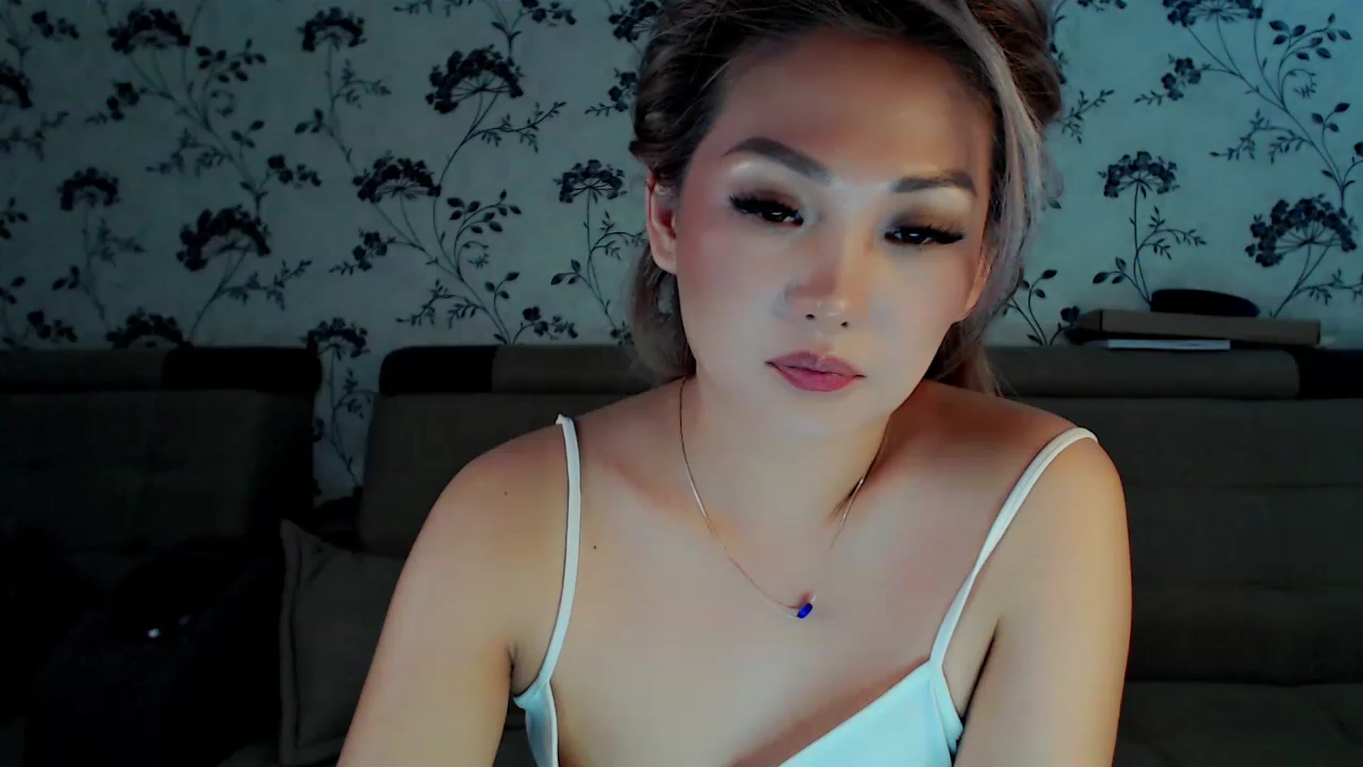 Gallery image thumbnail from Oiuysgdb's myfreecams stream on, 12/11/2022, 13:01 image 1 of 20
