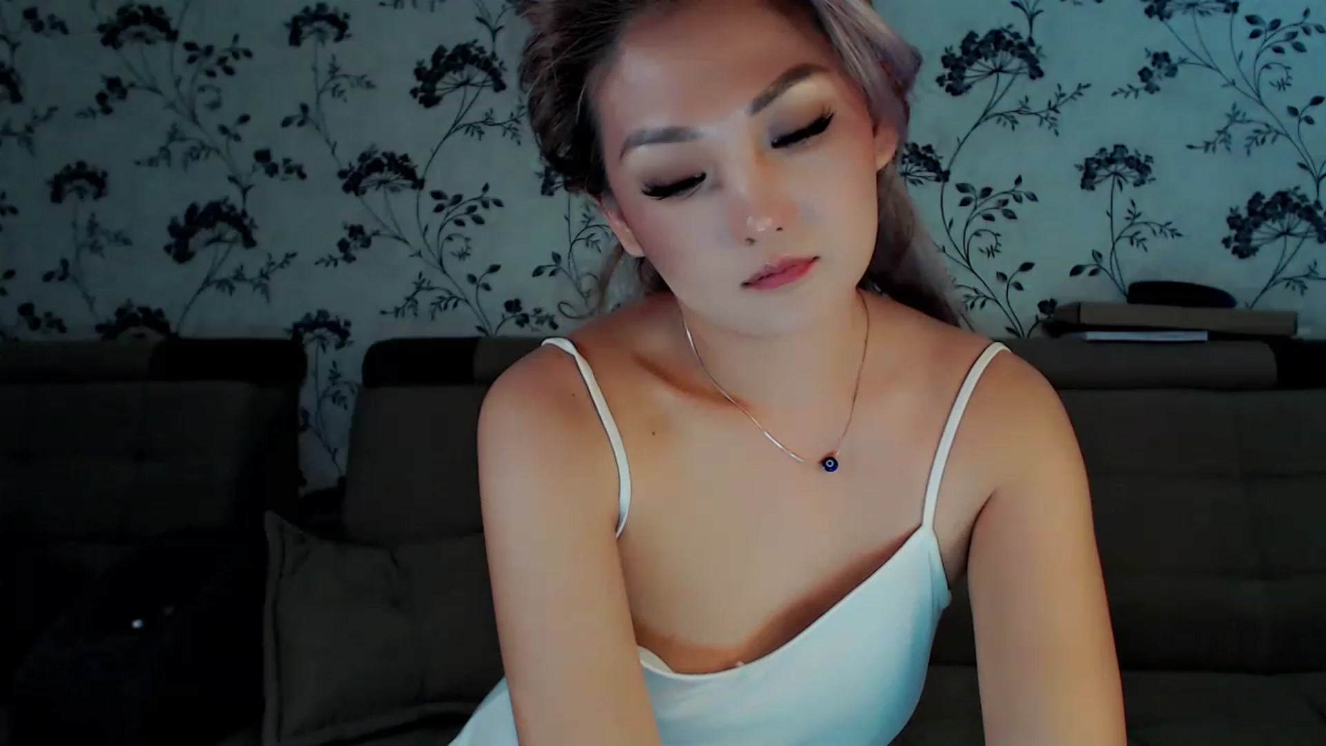 Gallery image thumbnail from Oiuysgdb's myfreecams stream on, 12/11/2022, 13:01 image 18 of 20