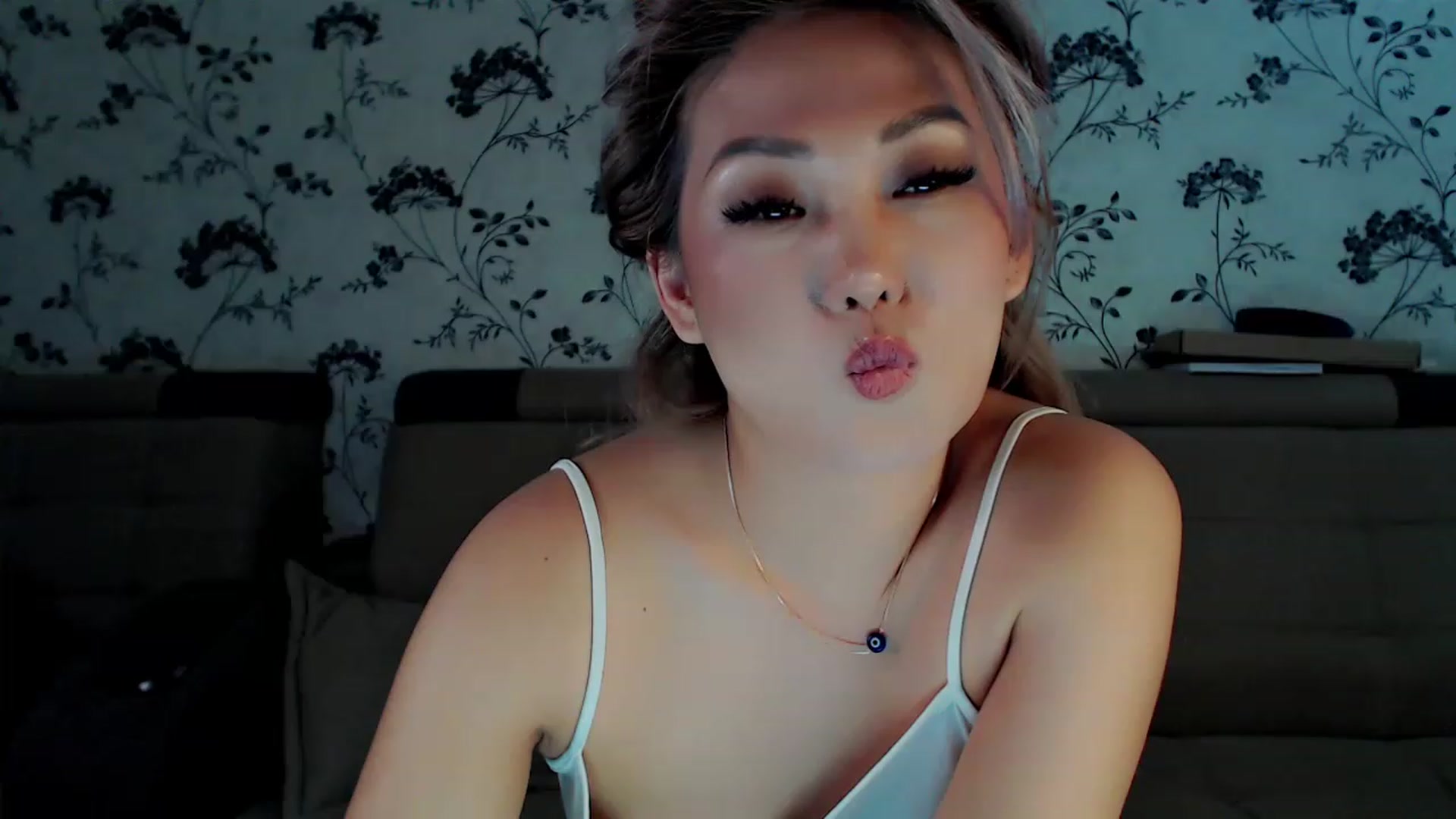 Gallery image thumbnail from Oiuysgdb's myfreecams stream on, 12/11/2022, 13:01 image 8 of 20