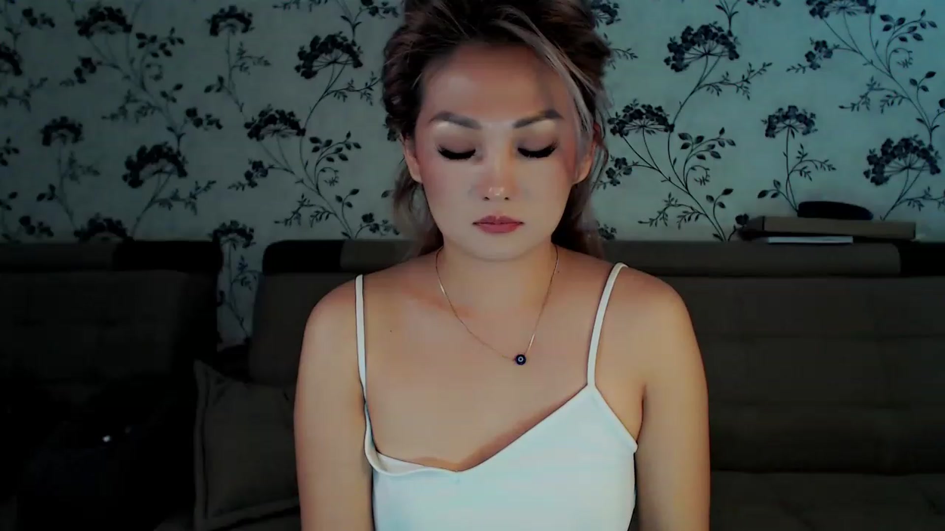 Gallery image thumbnail from Oiuysgdb's myfreecams stream on, 12/11/2022, 13:01 image 3 of 20