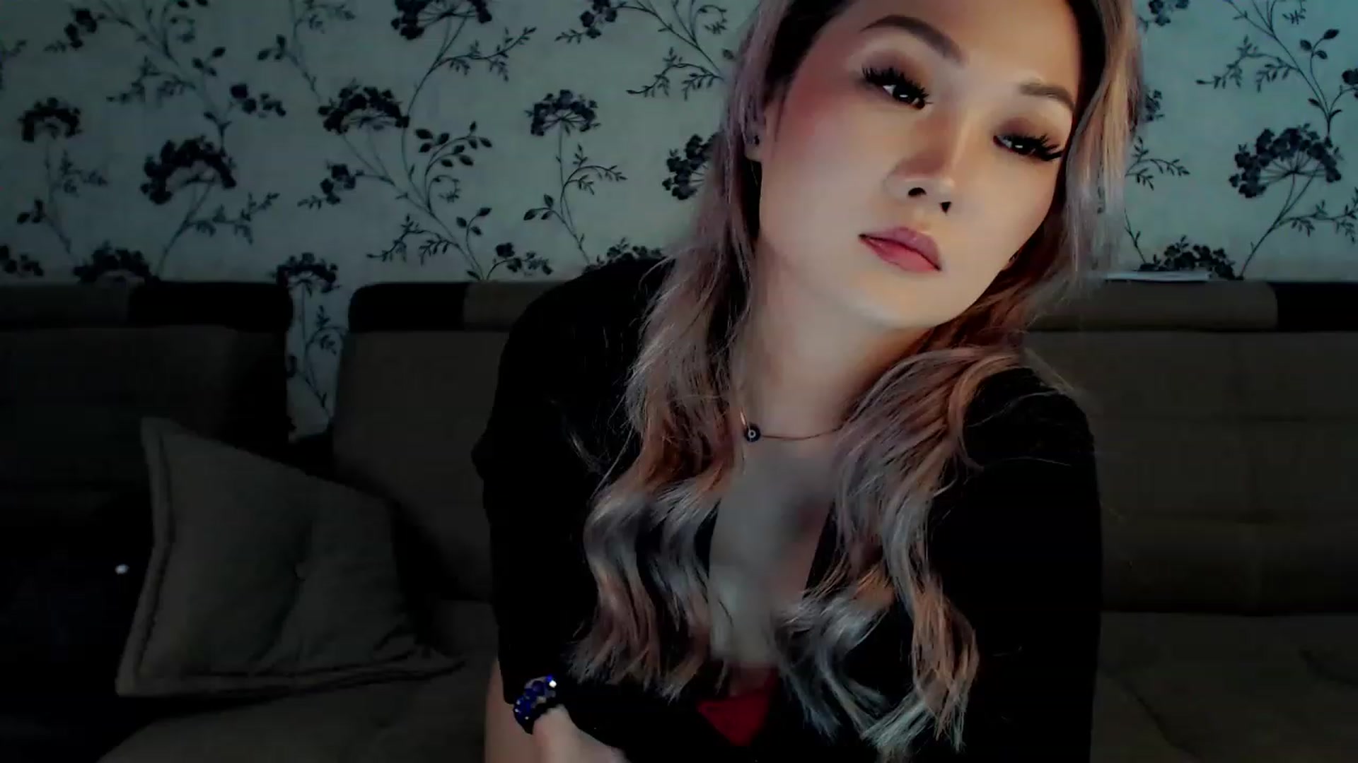 Gallery image thumbnail from Oiuysgdb's myfreecams stream on, 12/15/2022, 13:31 image 1 of 20