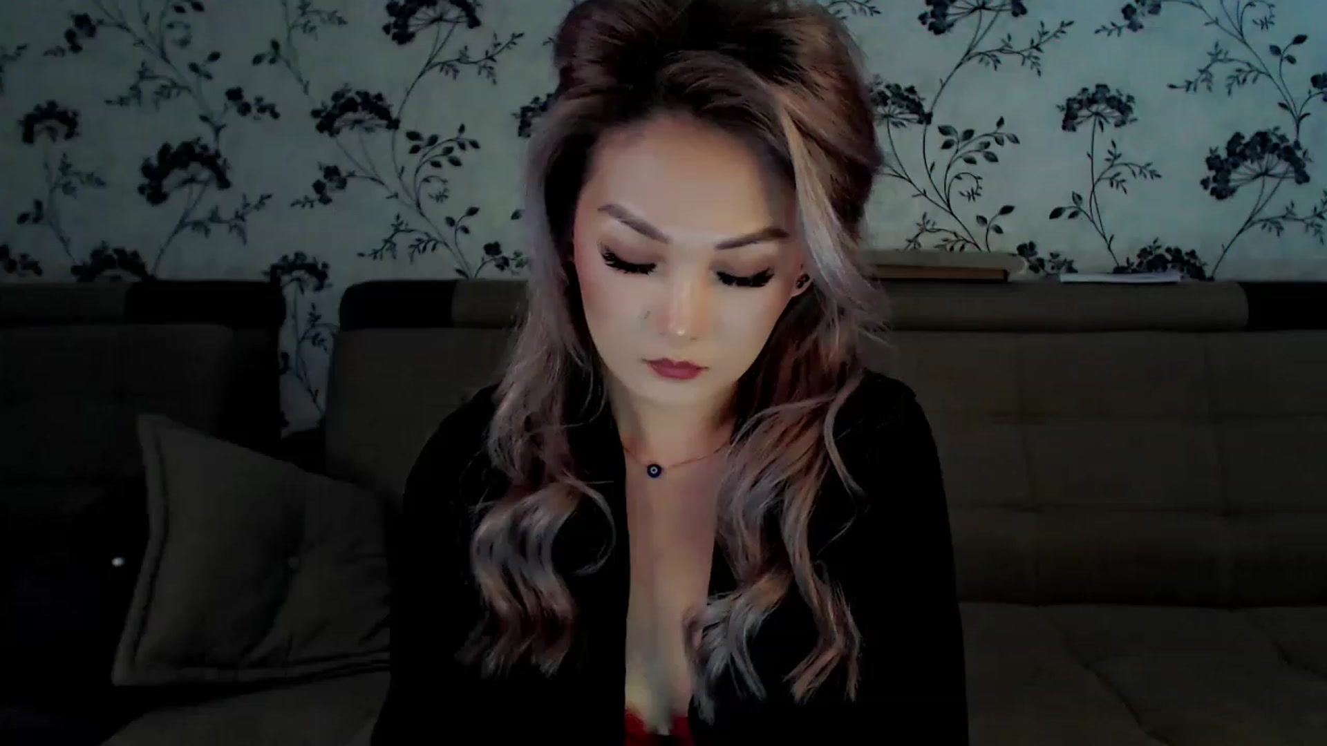 Gallery image thumbnail from Oiuysgdb's myfreecams stream on, 12/15/2022, 13:31 image 17 of 20