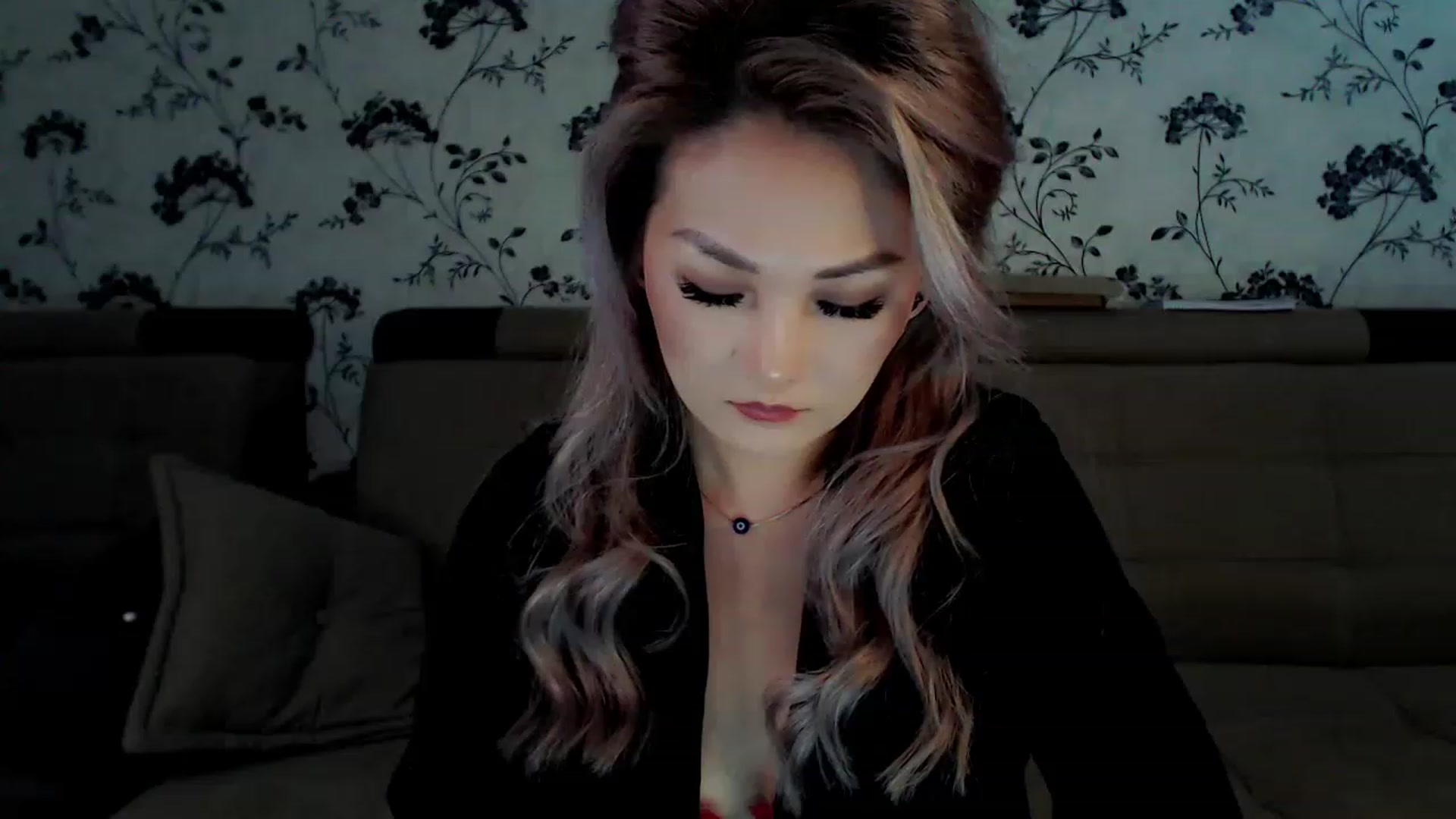 Gallery image thumbnail from Oiuysgdb's myfreecams stream on, 12/15/2022, 13:31 image 18 of 20