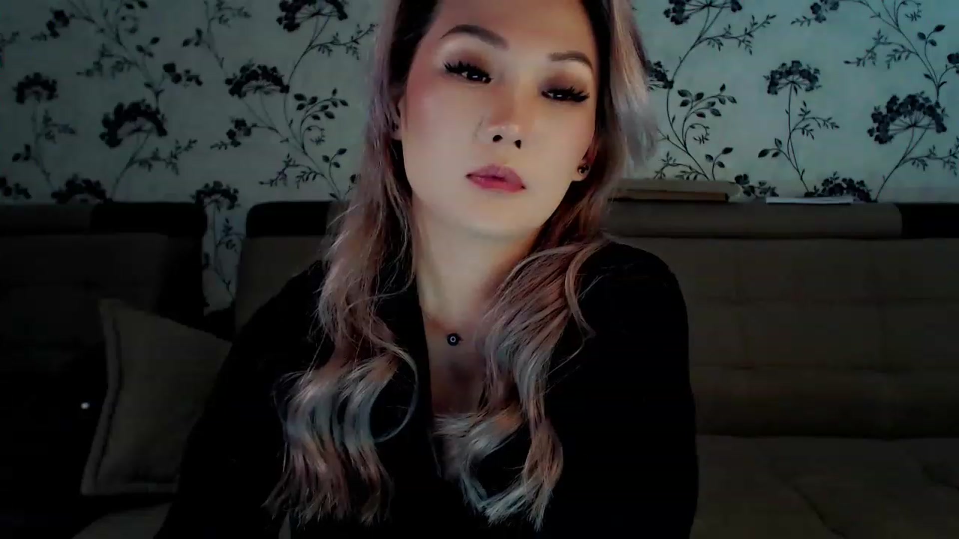 Gallery image thumbnail from Oiuysgdb's myfreecams stream on, 12/15/2022, 13:31 image 10 of 20