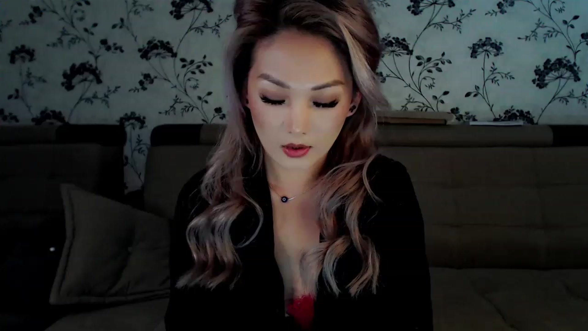 Gallery image thumbnail from Oiuysgdb's myfreecams stream on, 12/15/2022, 13:31 image 8 of 20