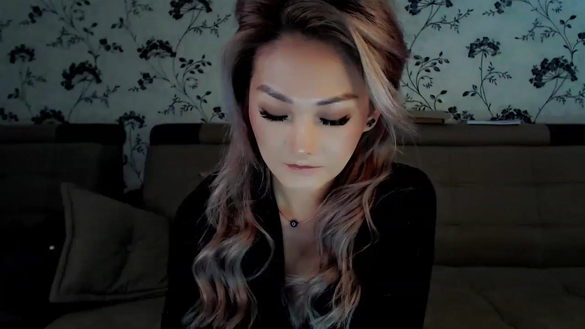 Gallery image thumbnail from Oiuysgdb's myfreecams stream on, 12/15/2022, 13:31 image 9 of 20
