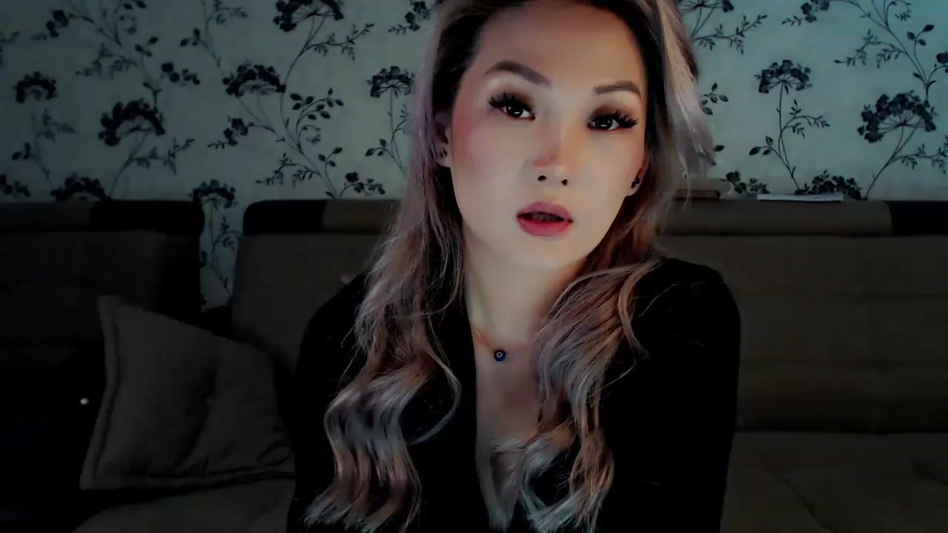 Gallery image thumbnail from Oiuysgdb's myfreecams stream on, 12/15/2022, 13:31 image 7 of 20