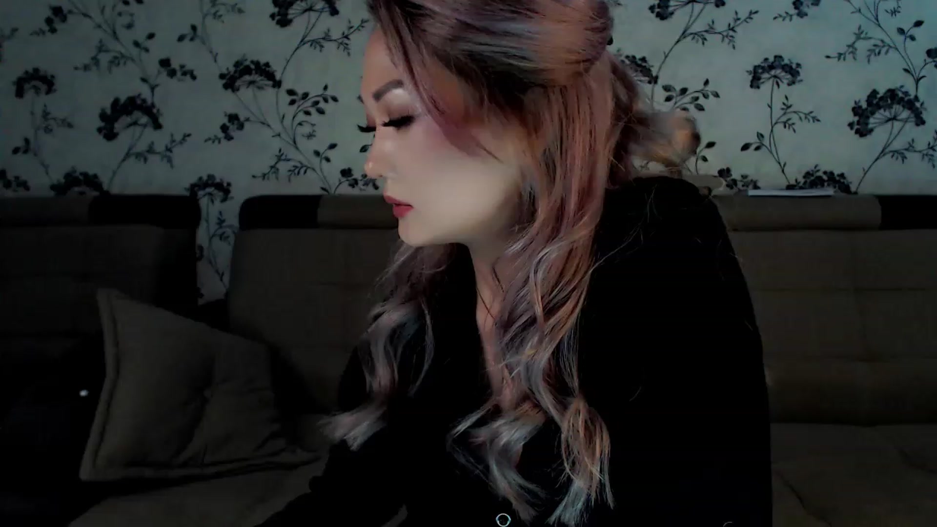 Gallery image thumbnail from Oiuysgdb's myfreecams stream on, 12/15/2022, 13:31 image 3 of 20
