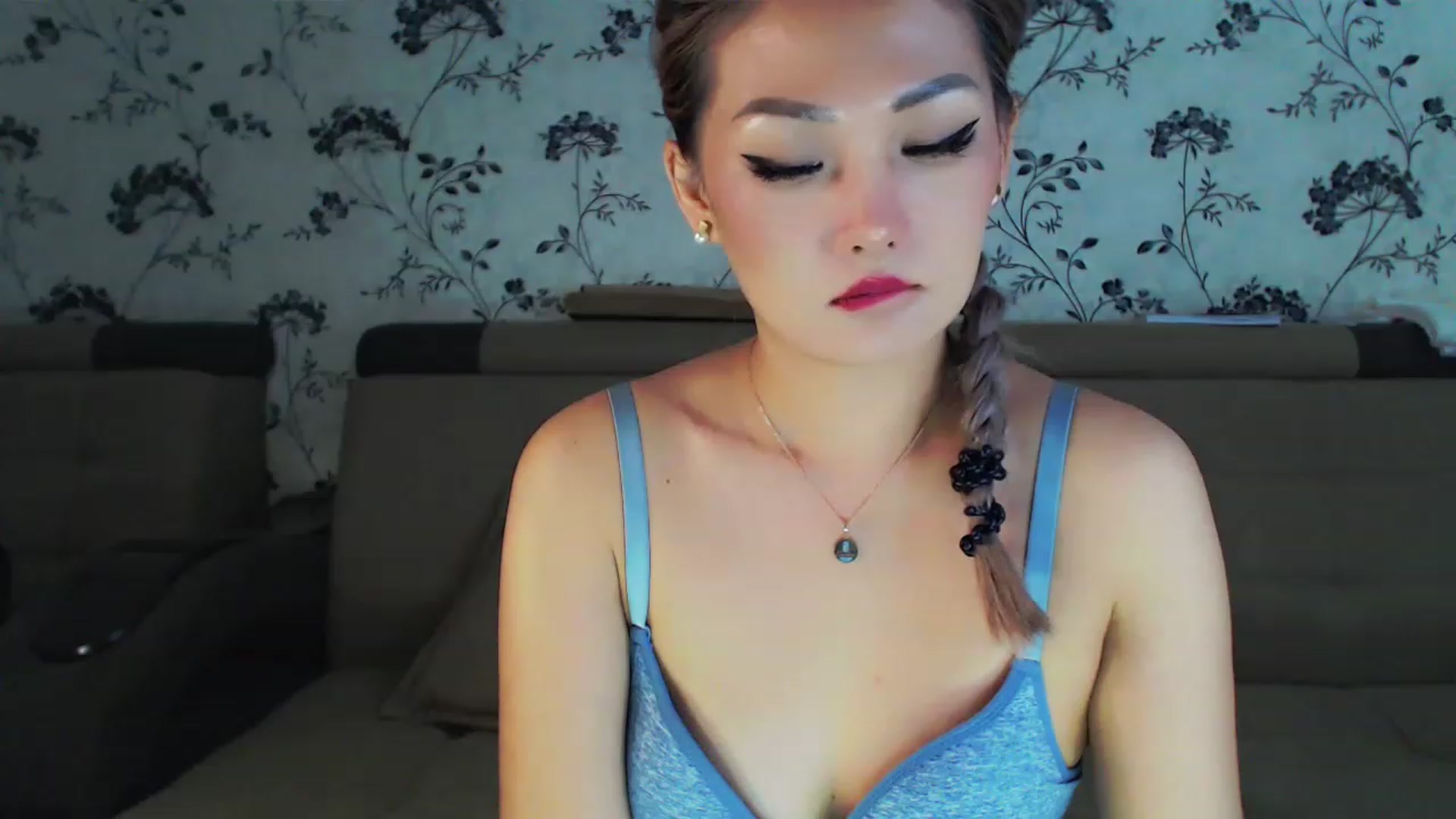 Gallery image thumbnail from Oiuysgdb's myfreecams stream on, 12/24/2022, 15:15 image 16 of 20
