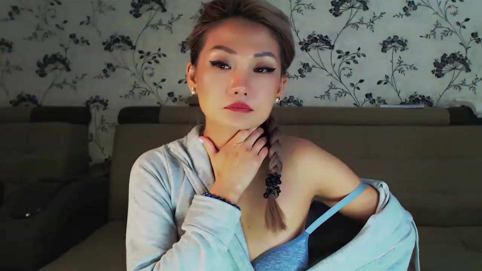 Gallery image thumbnail from Oiuysgdb's myfreecams stream on, 12/24/2022, 17:20 image 17 of 20