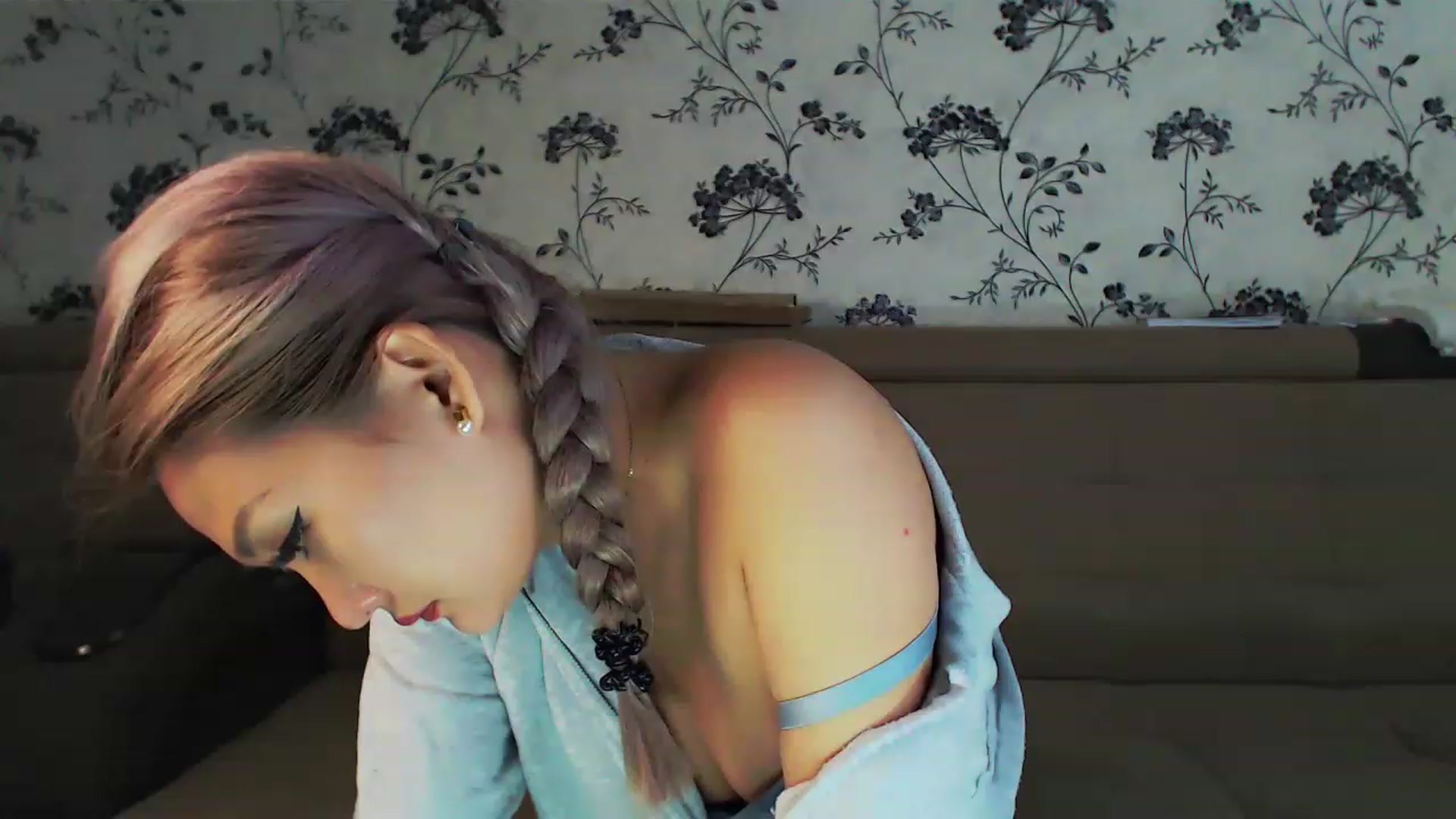 Gallery image thumbnail from Oiuysgdb's myfreecams stream on, 12/24/2022, 17:20 image 11 of 20