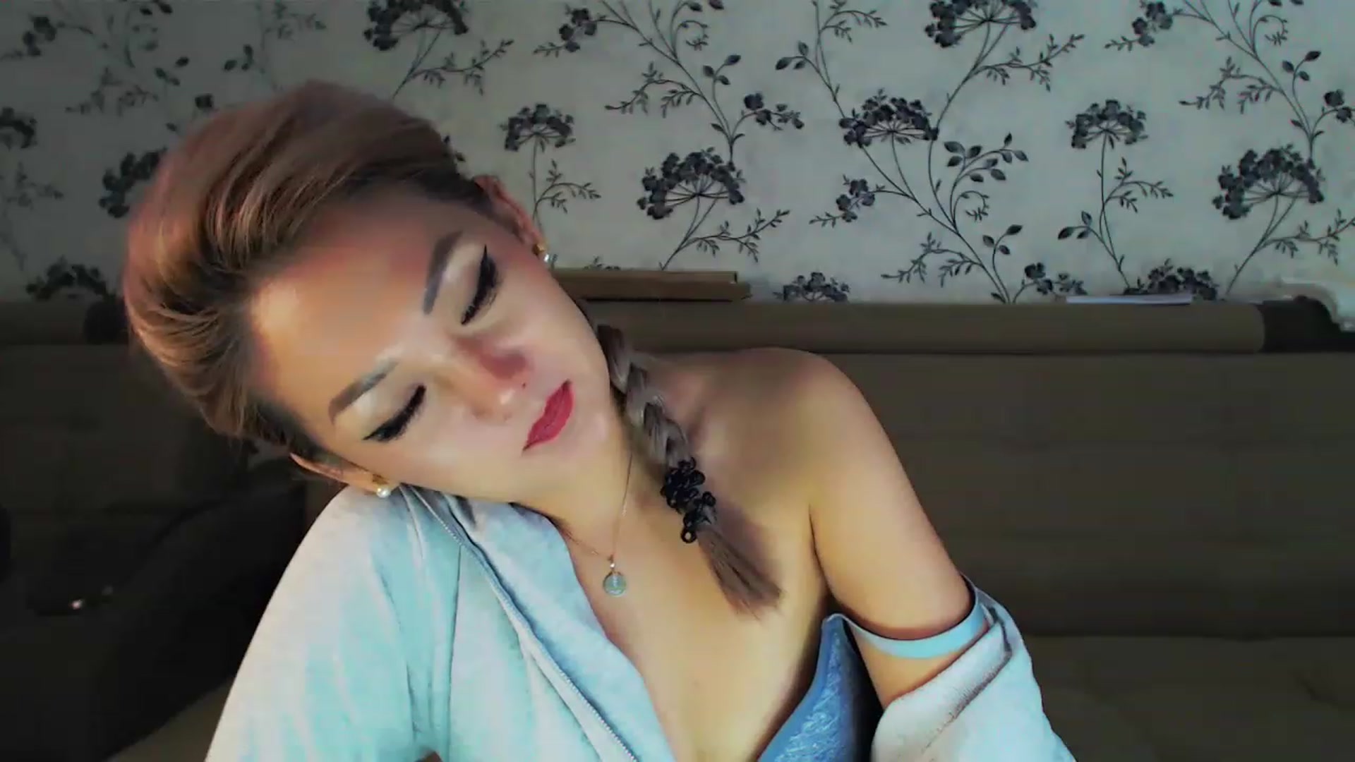 Gallery image thumbnail from Oiuysgdb's myfreecams stream on, 12/24/2022, 17:20 image 9 of 20