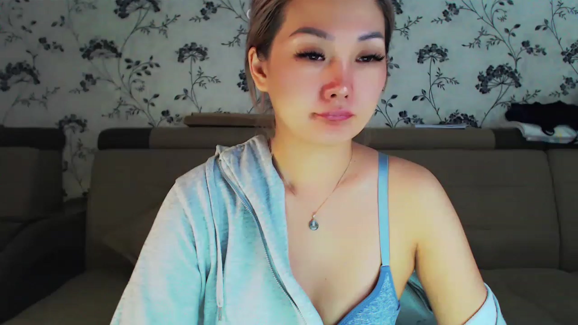 Gallery image thumbnail from Oiuysgdb's myfreecams stream on, 12/25/2022, 11:14 image 17 of 20