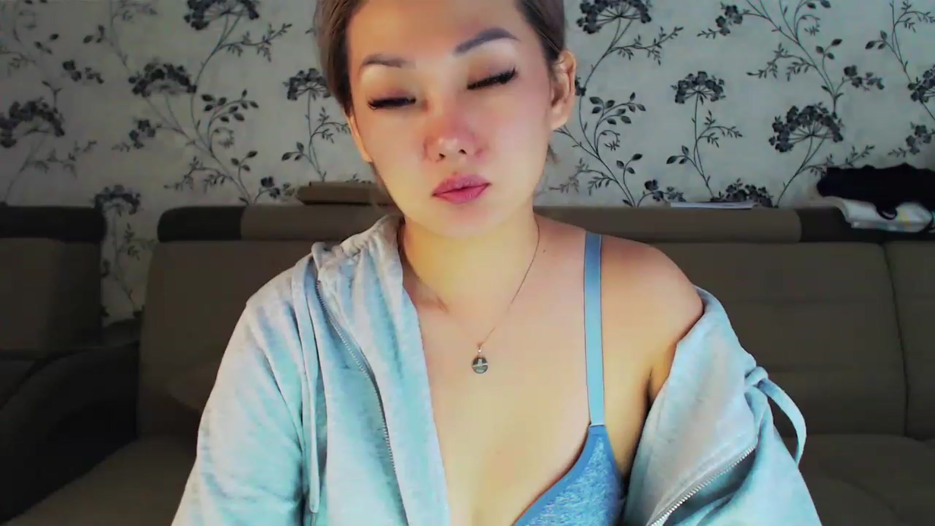 Gallery image thumbnail from Oiuysgdb's myfreecams stream on, 12/25/2022, 11:14 image 12 of 20