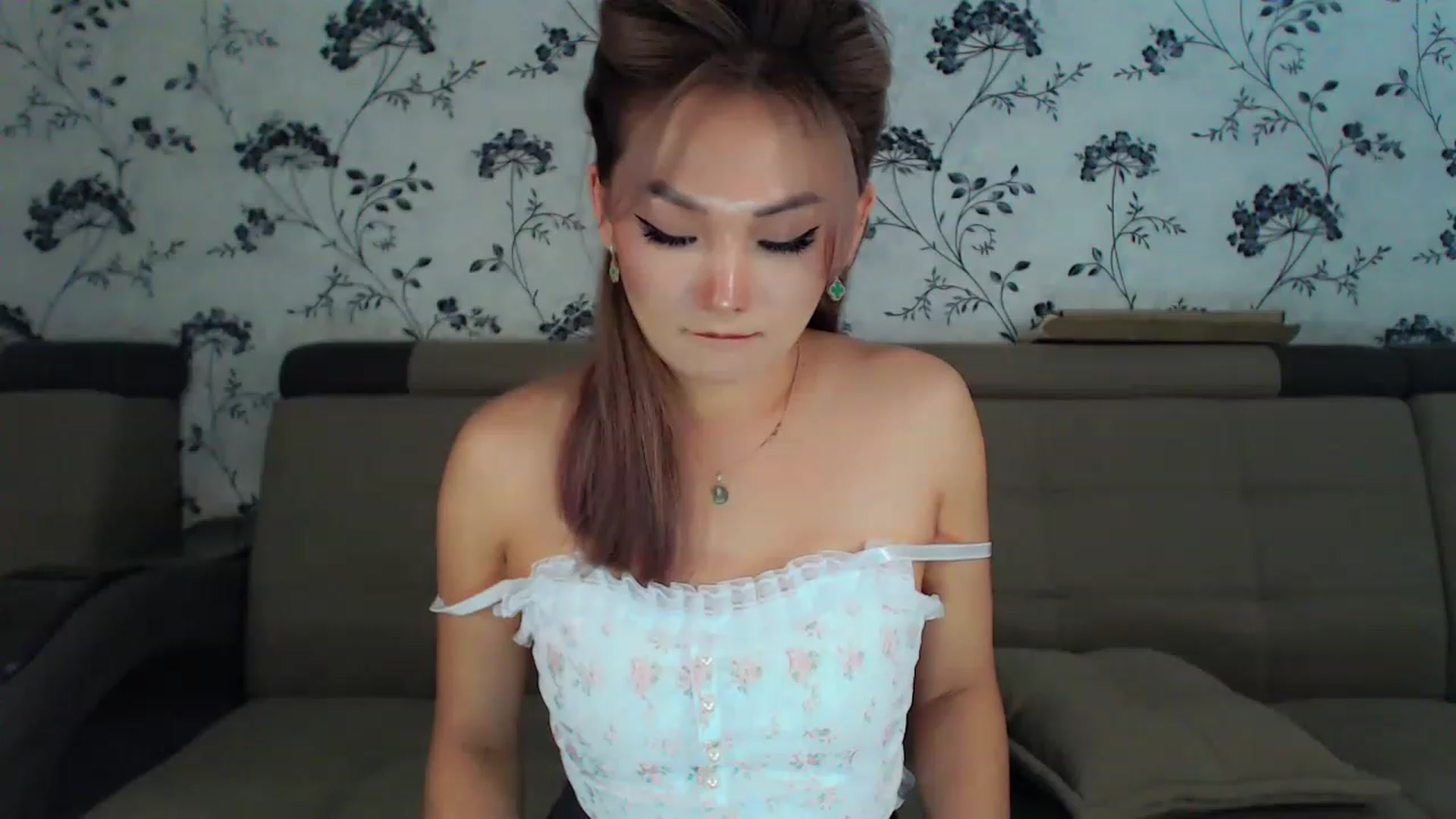 Gallery image thumbnail from Oiuysgdb's myfreecams stream on, 12/31/2022, 16:45 image 15 of 20