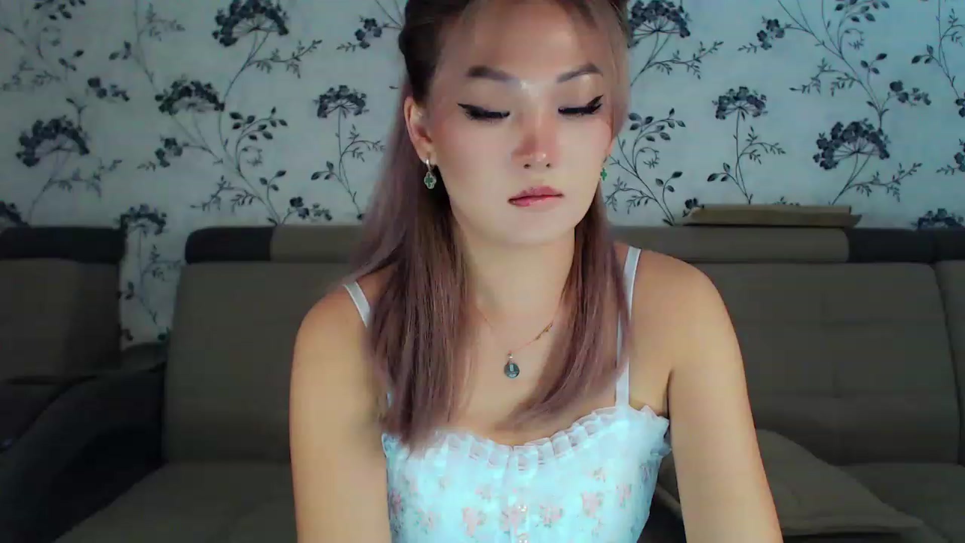 Gallery image thumbnail from Oiuysgdb's myfreecams stream on, 12/31/2022, 16:45 image 3 of 20